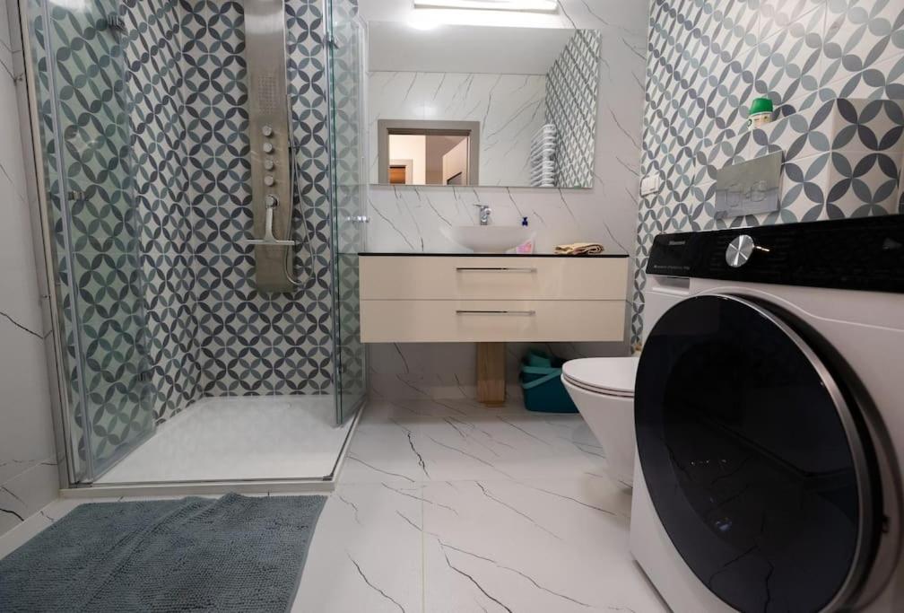 Przestronny apartament w Sosnowcu, miejsce parkingowe w hali garażowej