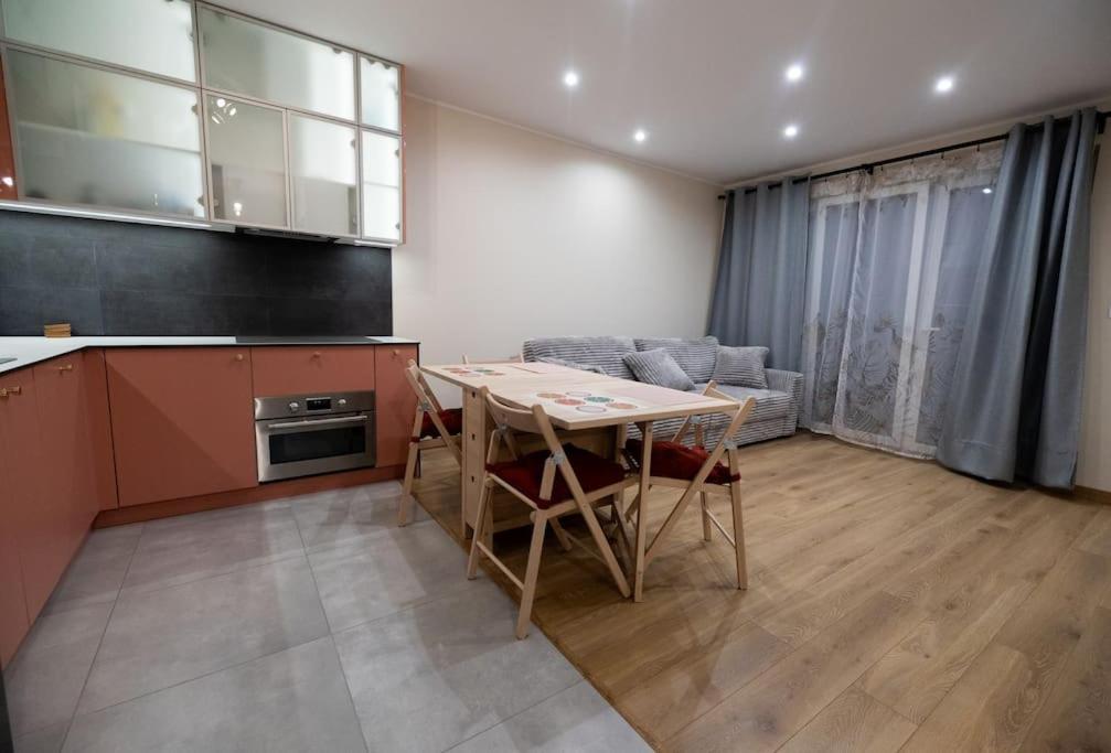 Przestronny apartament w Sosnowcu, miejsce parkingowe w hali garażowej