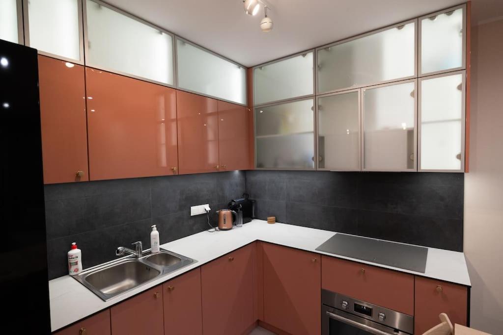 Przestronny apartament w Sosnowcu, miejsce parkingowe w hali garażowej