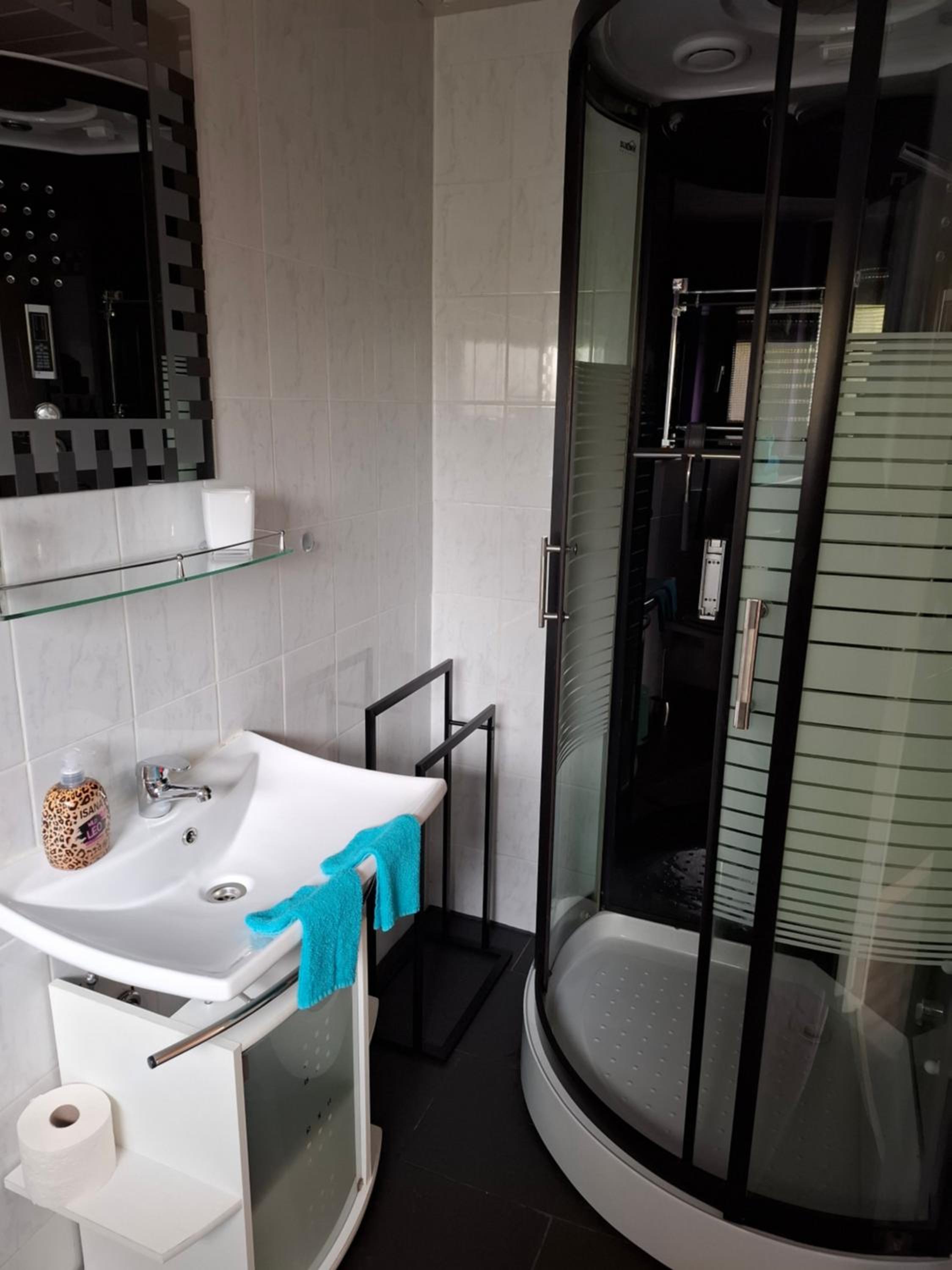 Heike en Baiersbronn — bathroom