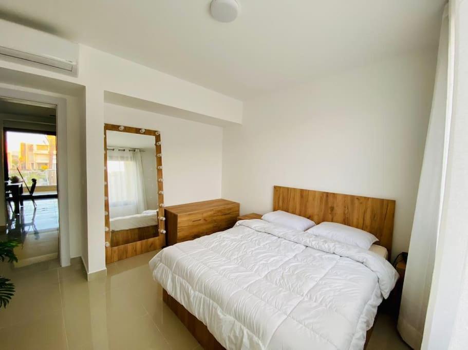 Sunny 1 BR Apt G cribs ElGouna with open View view 5
