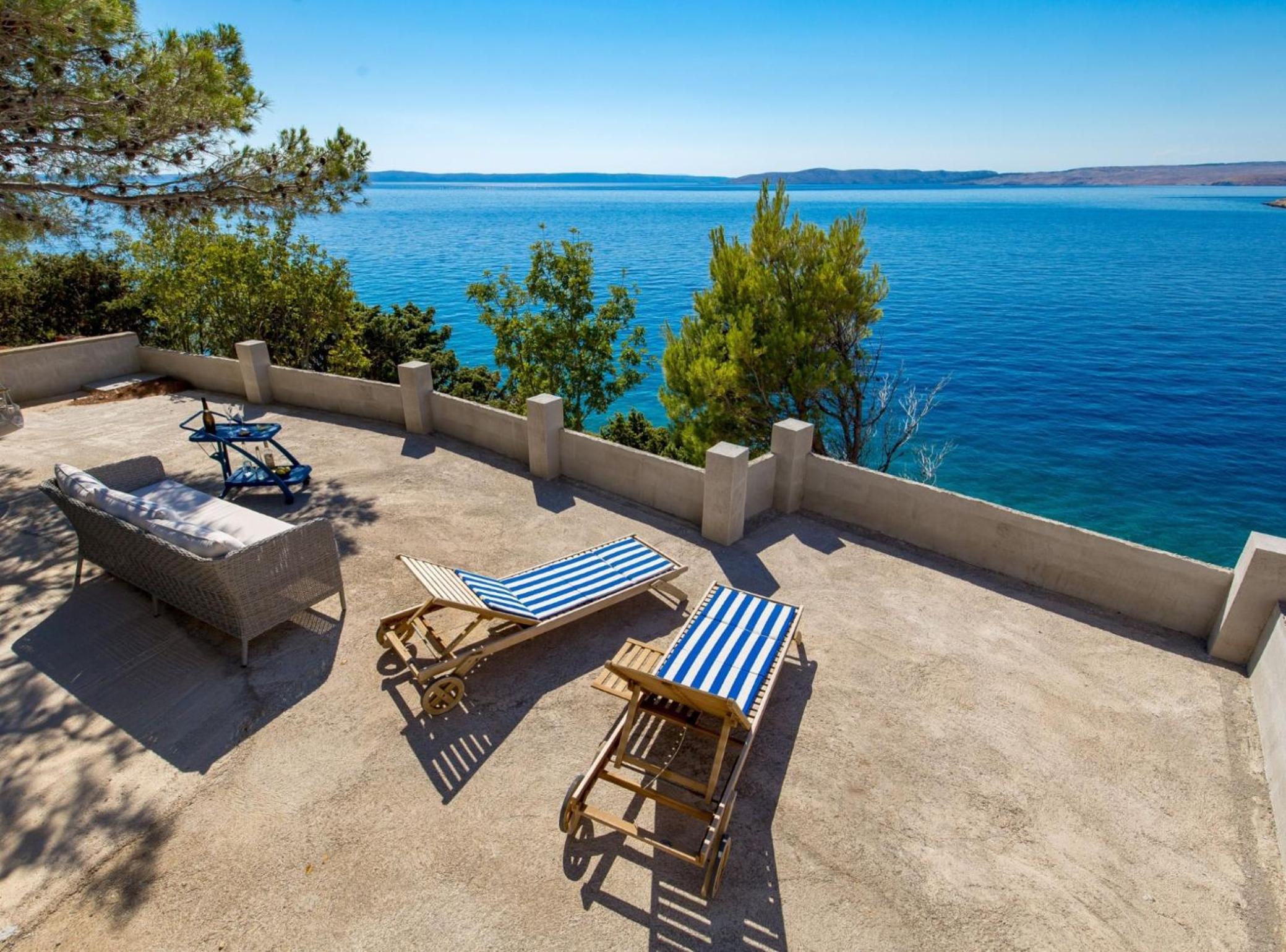 Sunny Beachfront Jablanac Apartments view 3