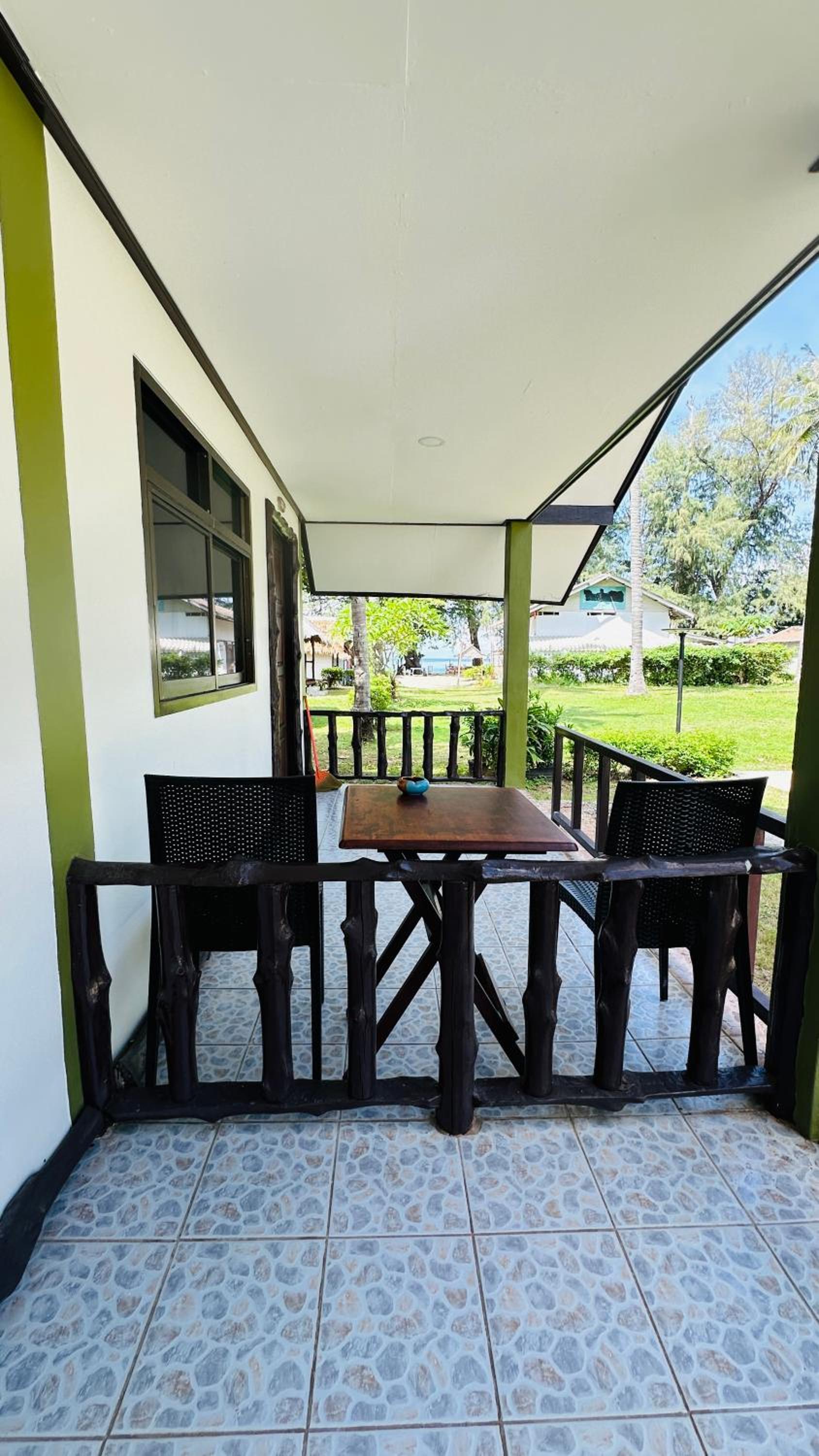 Lanta L.D. Beach Bungalow