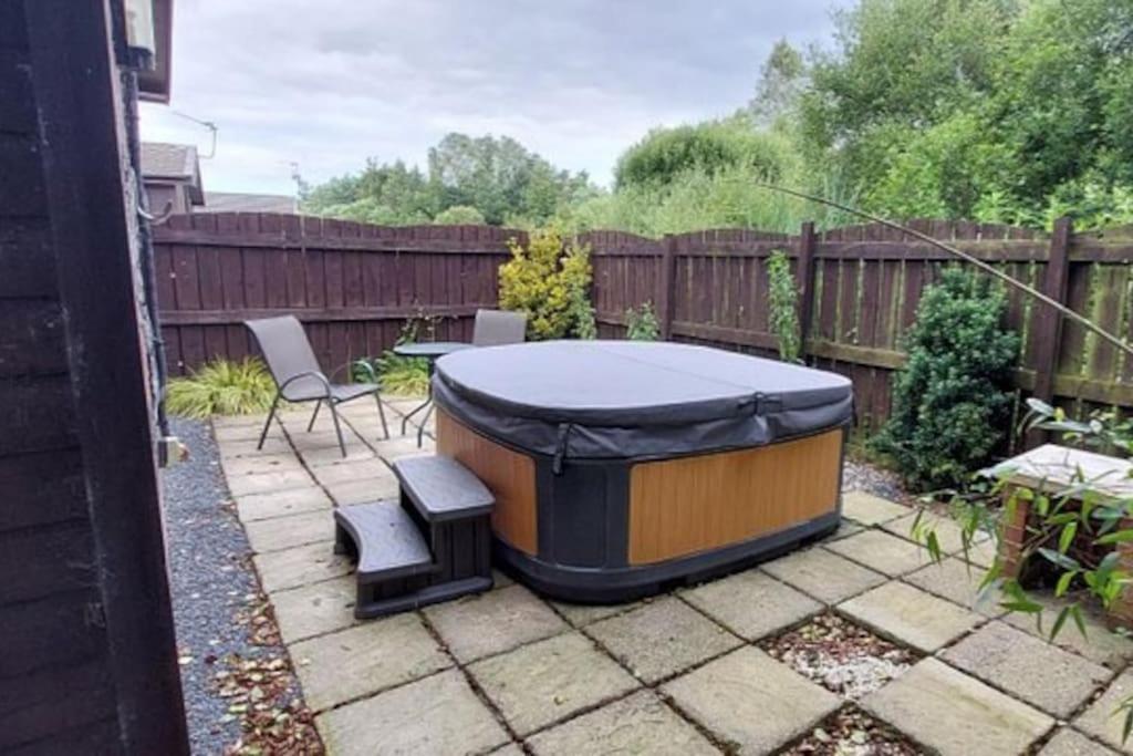 Wild Oats 14 - Yellowtop Country Park - Hot Tub - Yorkshire view 4