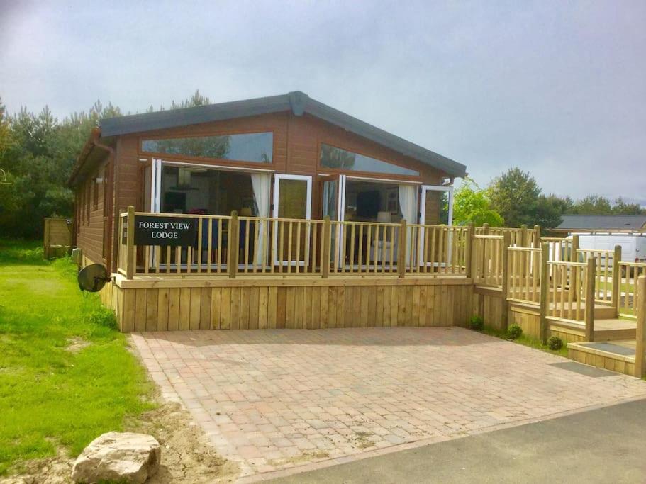 Luxury Forest View Lodge with private Hot Tub