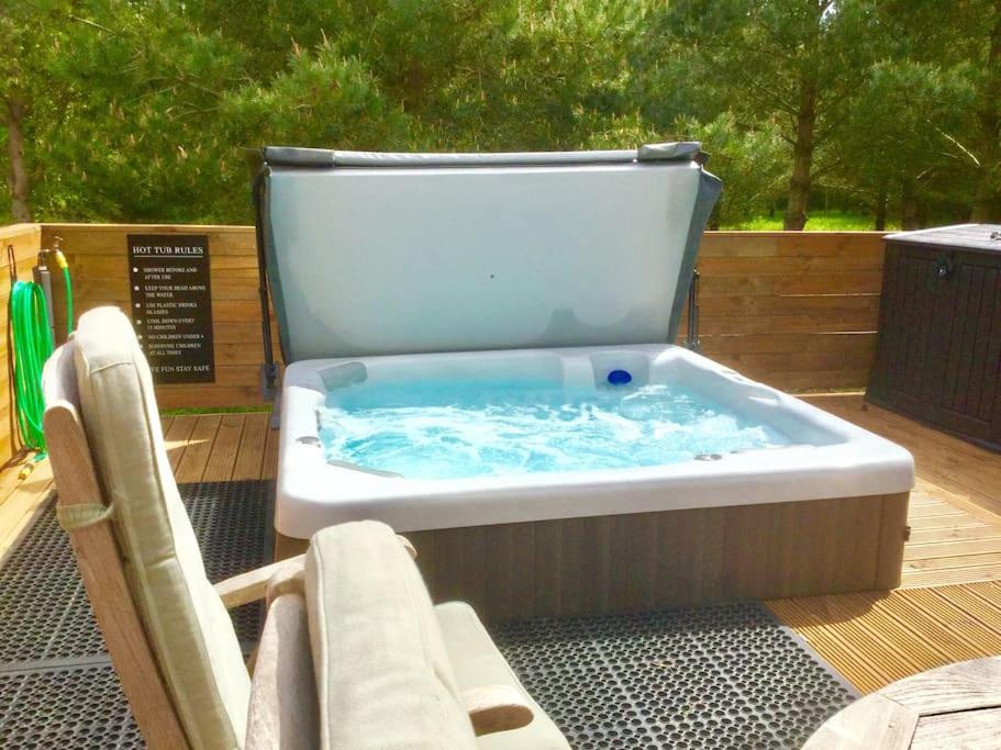 Luxury Forest View Lodge with private Hot Tub