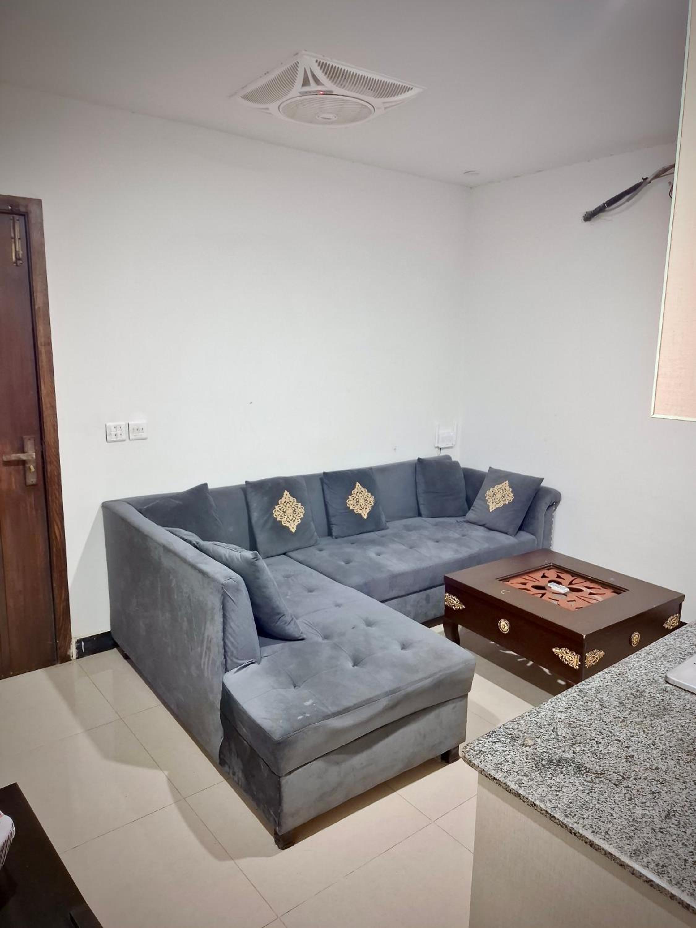1-Bed Flat w River Views view 5