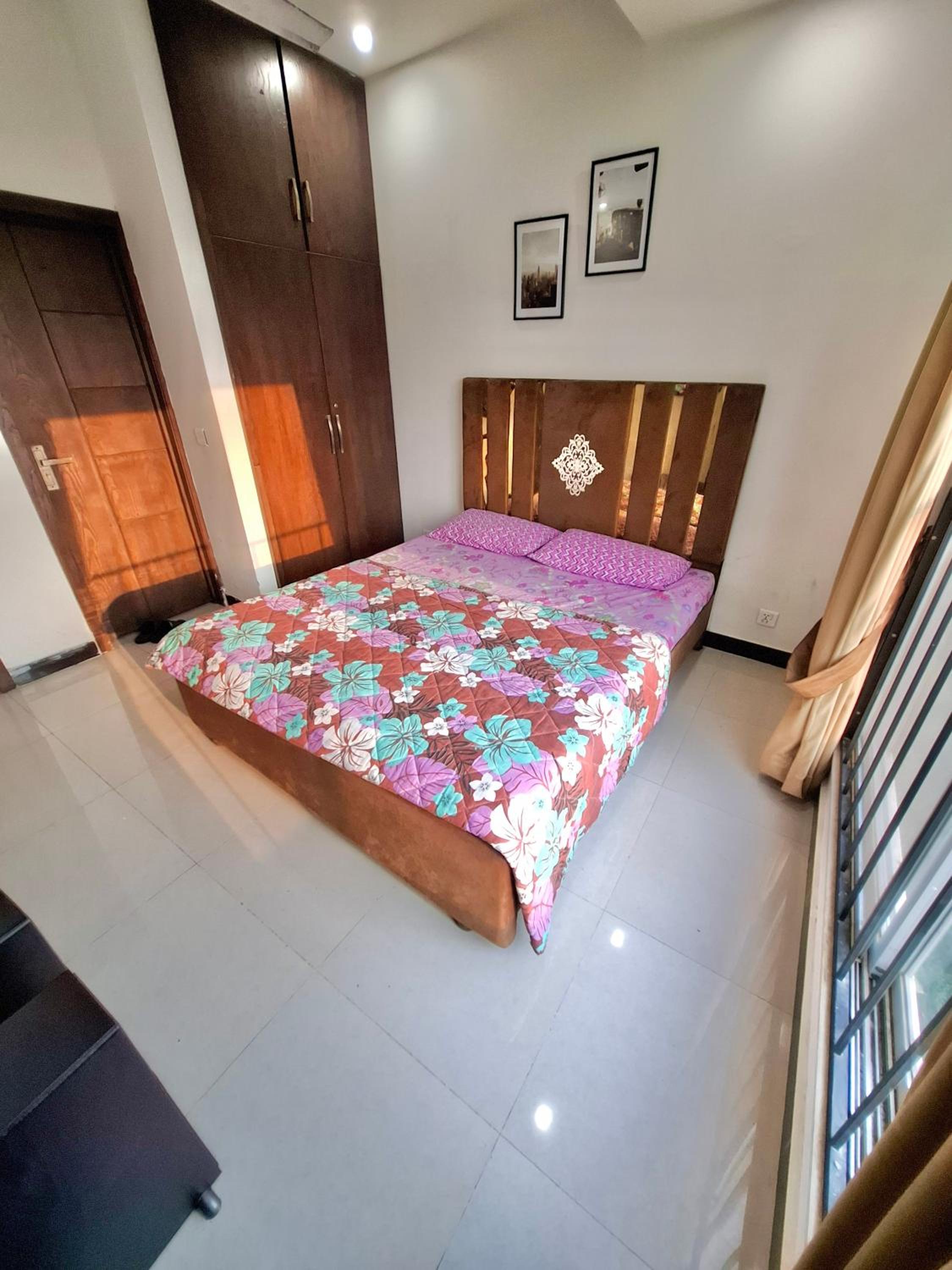 1-Bed Flat w River Views view 4