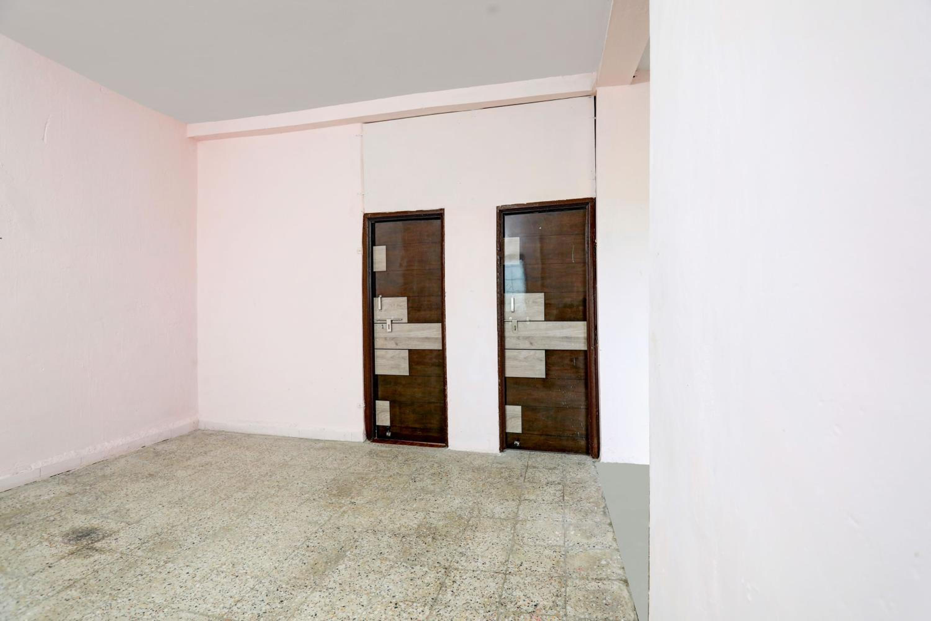 OYO HOME Hotel Crazy Inn view 4