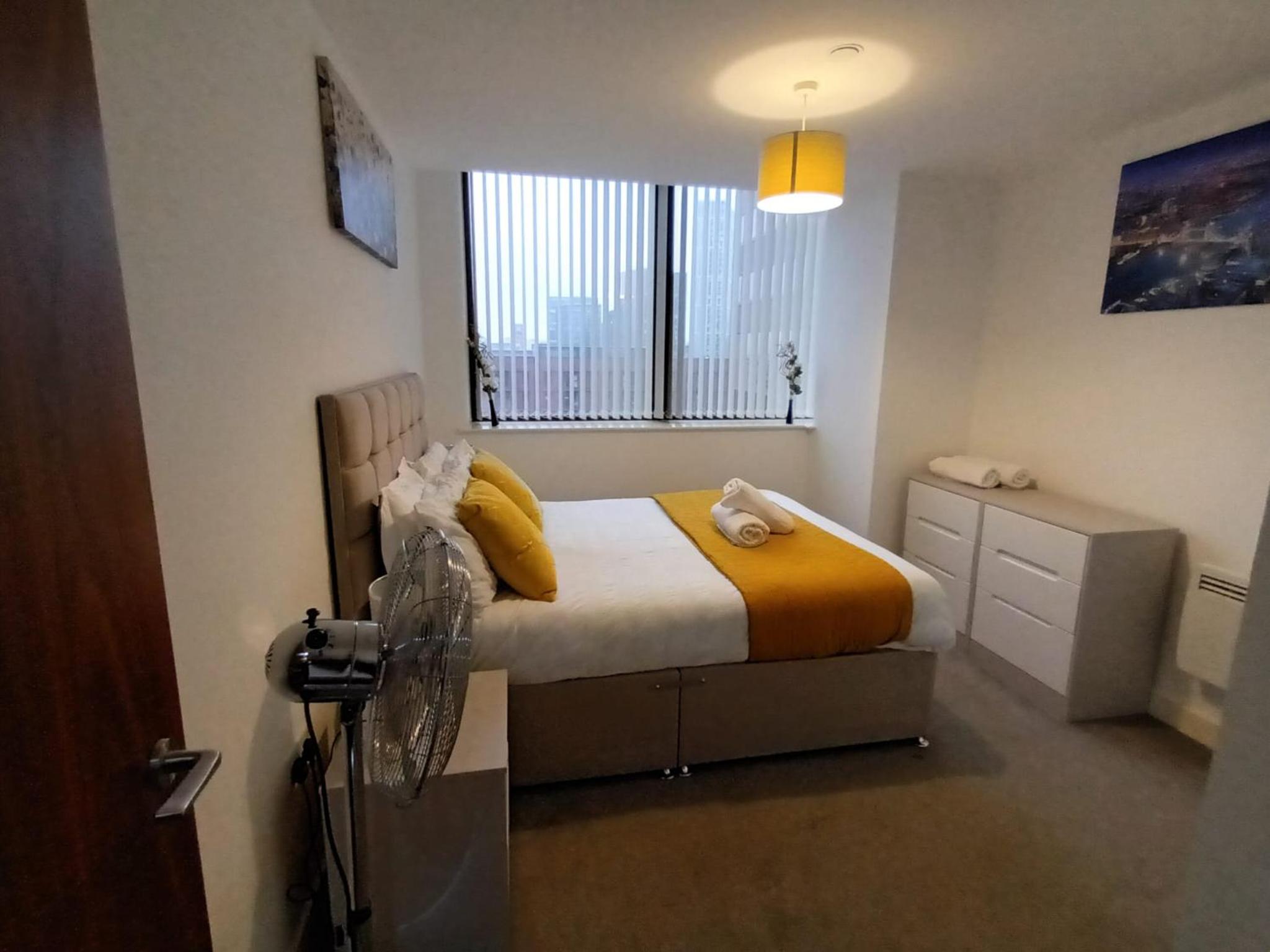 Broad St 1-Bed Sleeps 2 with Free Parking