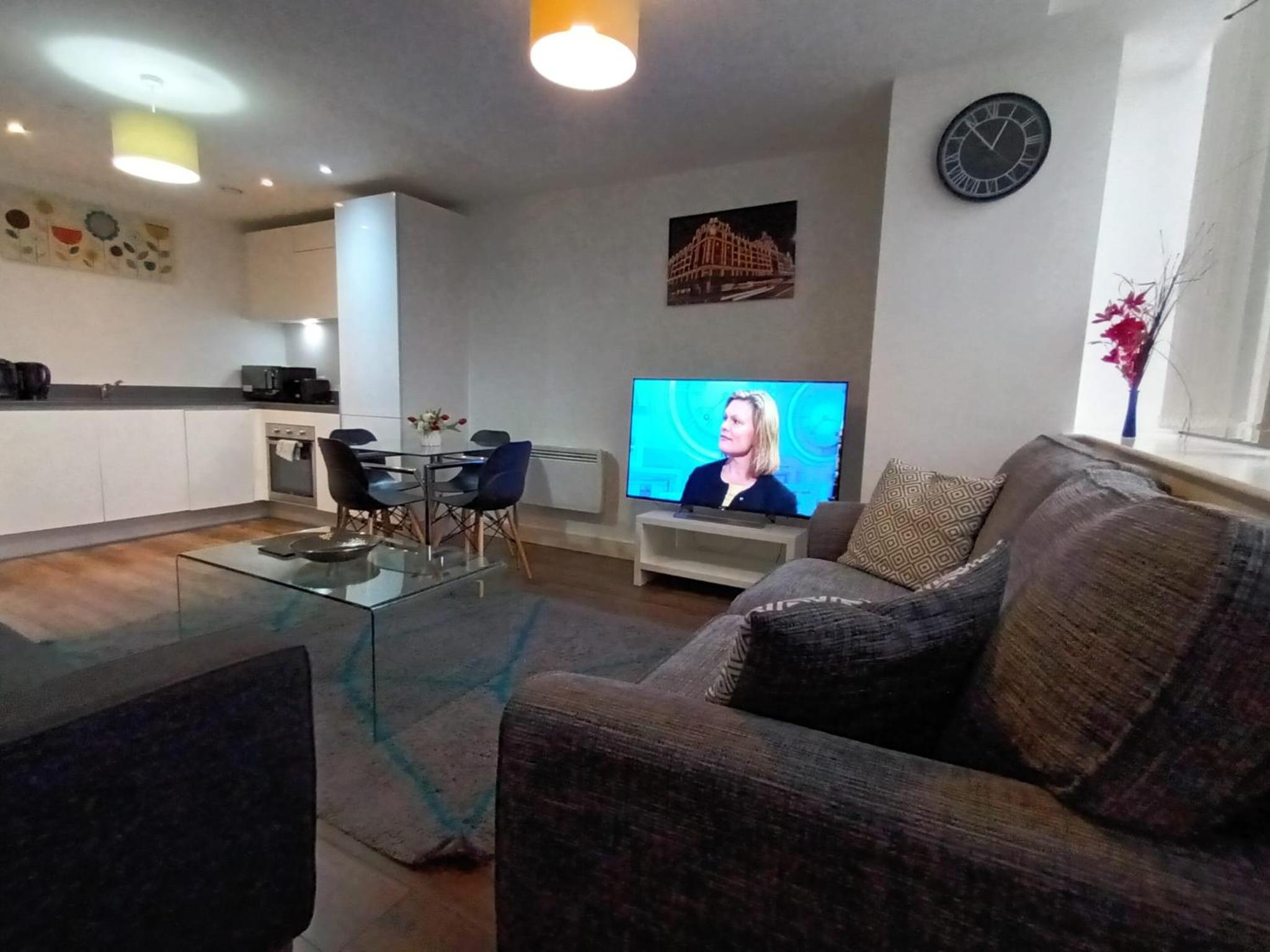 Broad St 1-Bed Sleeps 2 with Free Parking