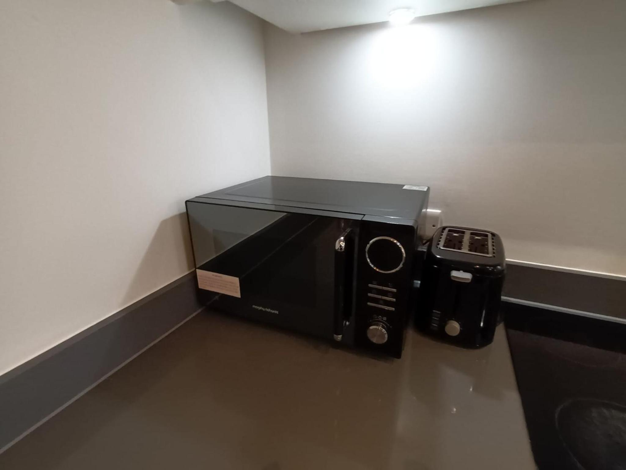 Broad St 1-Bed Sleeps 2 with Free Parking