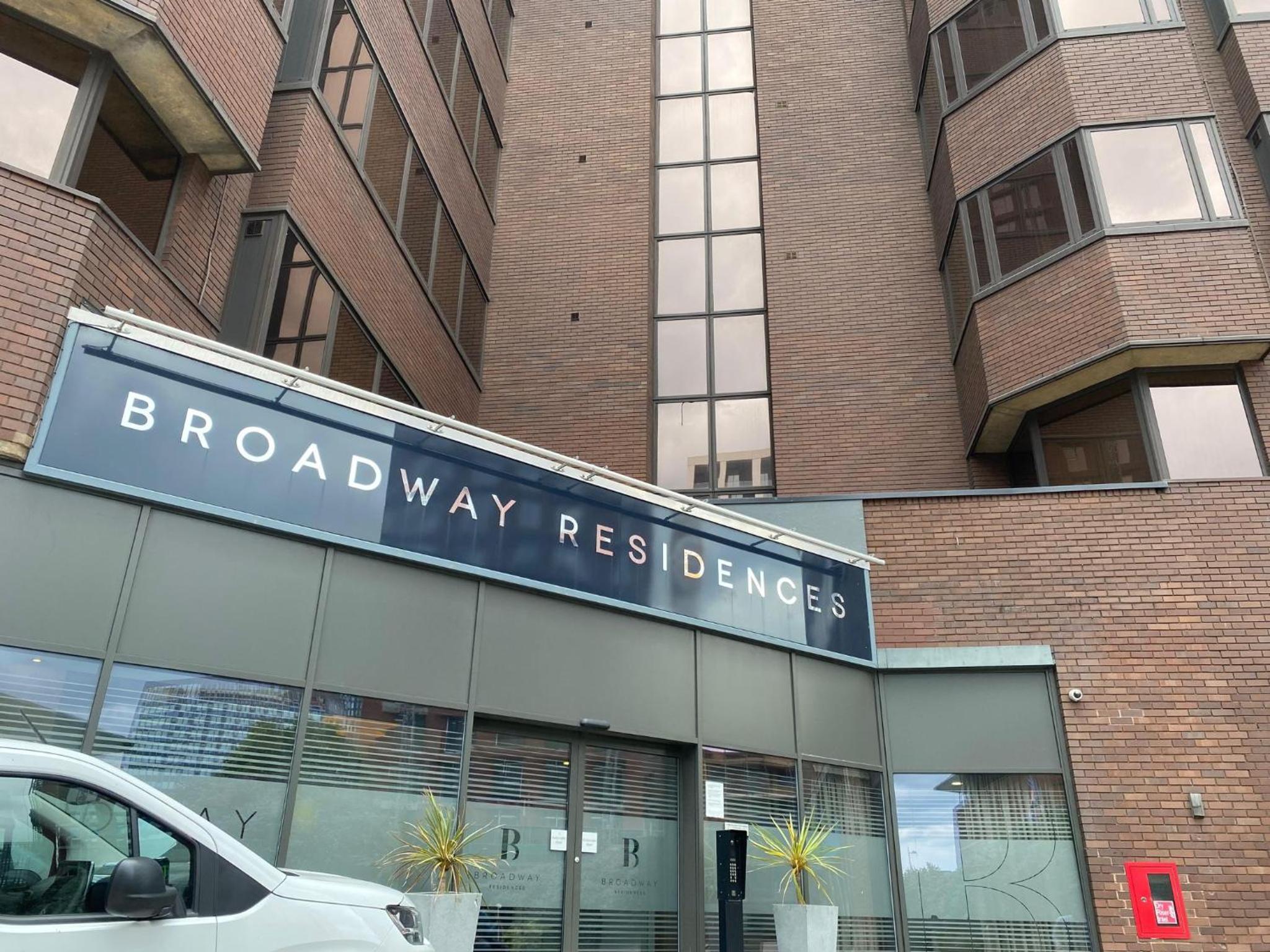 Broad St 1-Bed Sleeps 2 with Free Parking