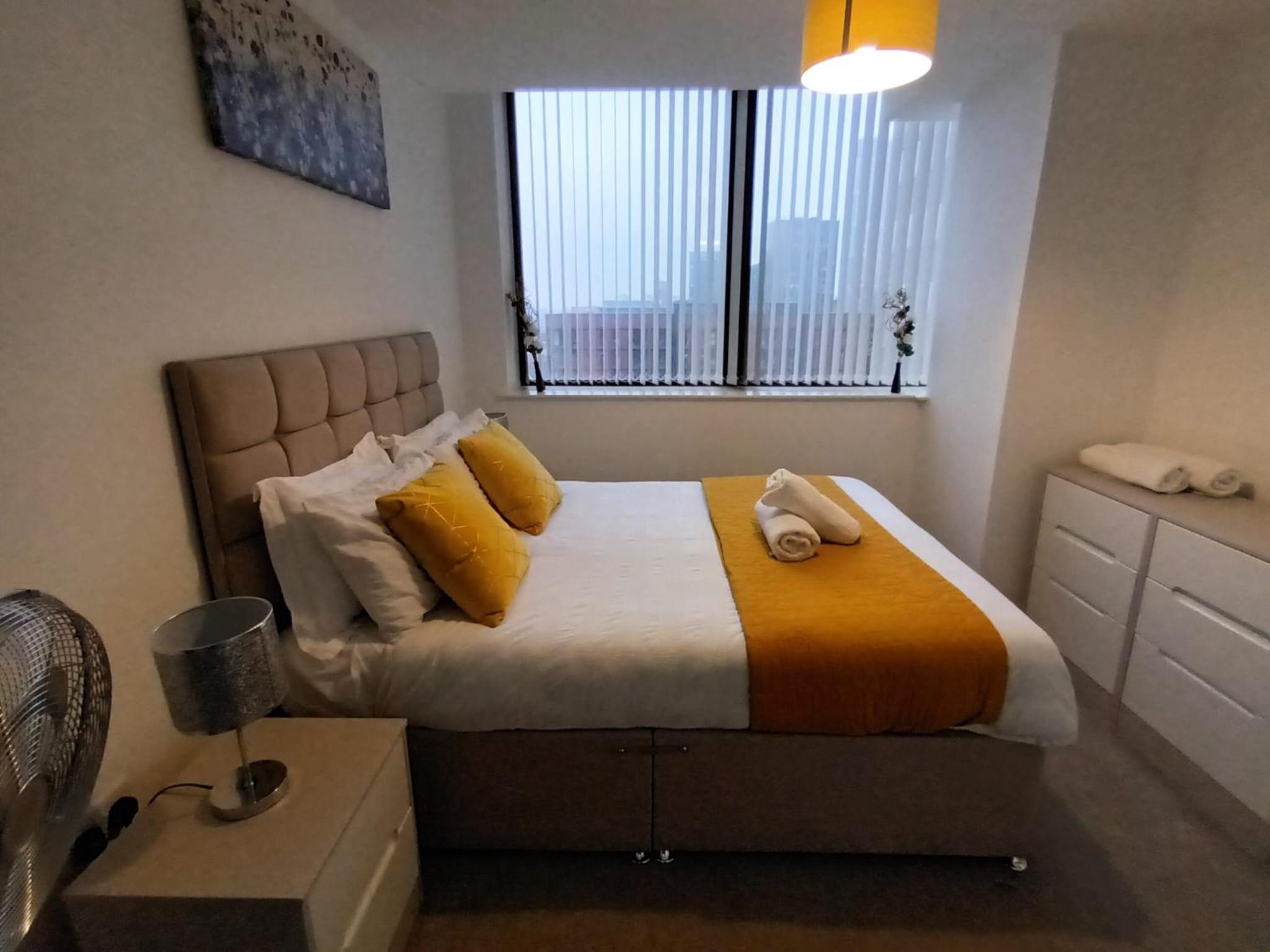 Broad St 1-Bed Sleeps 2 with Free Parking