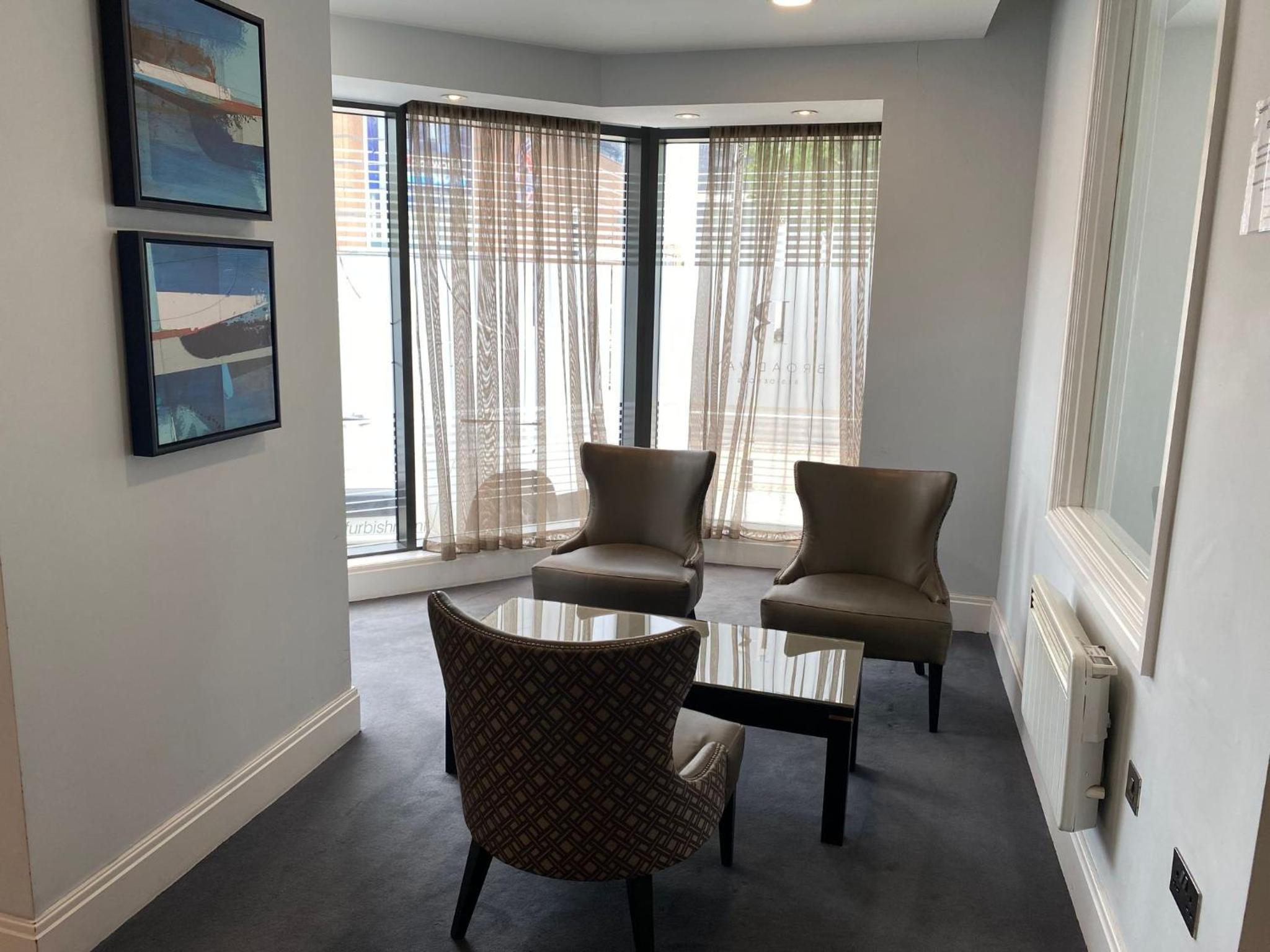 Broad St 1-Bed Sleeps 2 with Free Parking