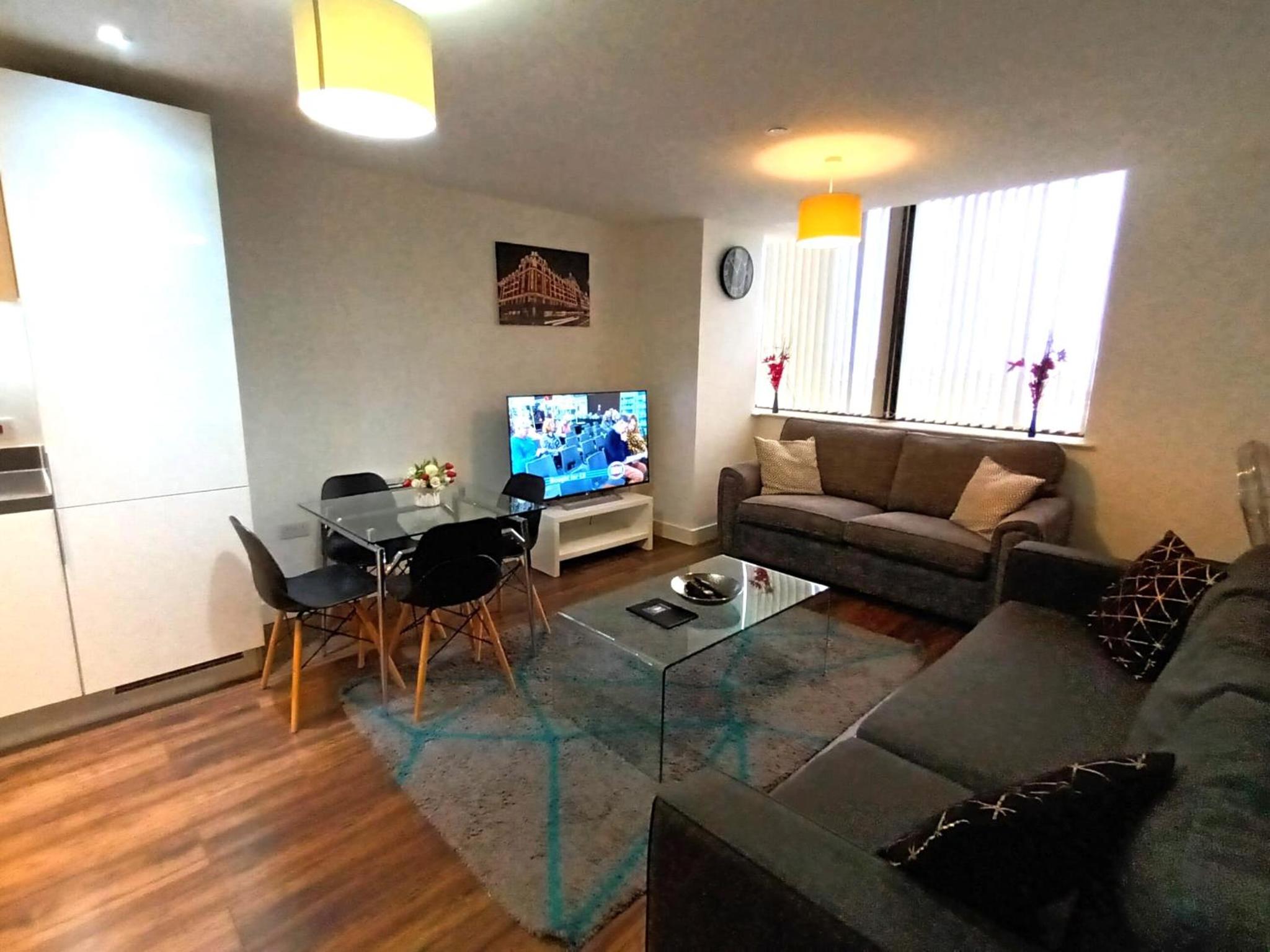 Broad St 1-Bed Sleeps 2 with Free Parking