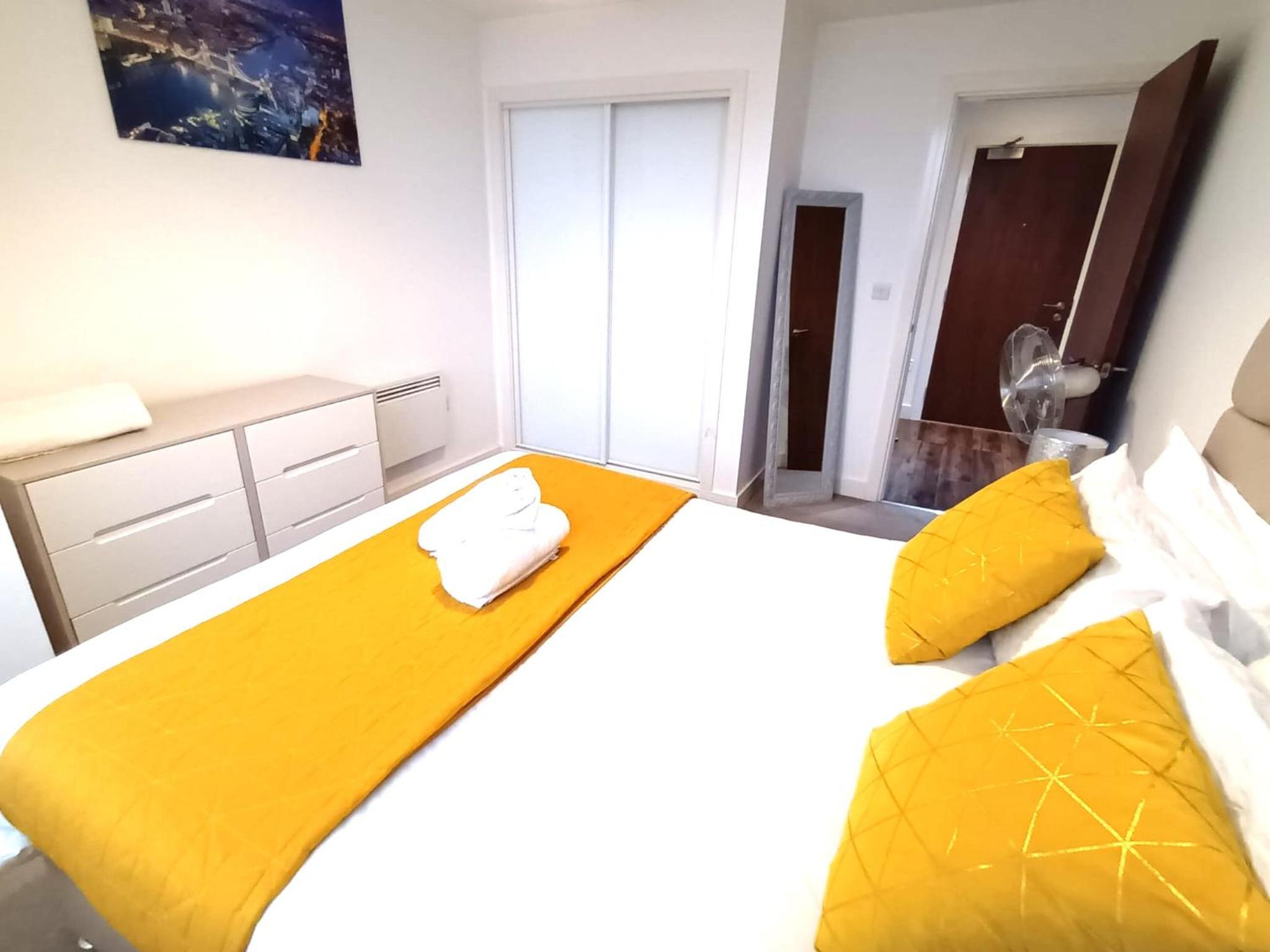 Broad St 1-Bed Sleeps 2 with Free Parking