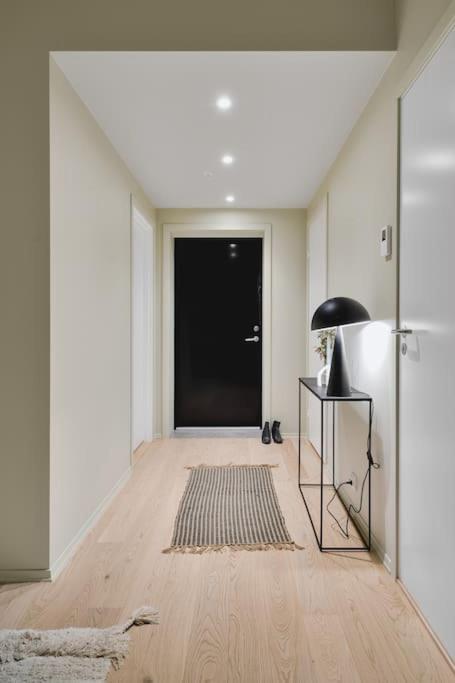 Chalet Arctica - Sea Front, Central and High End view 4