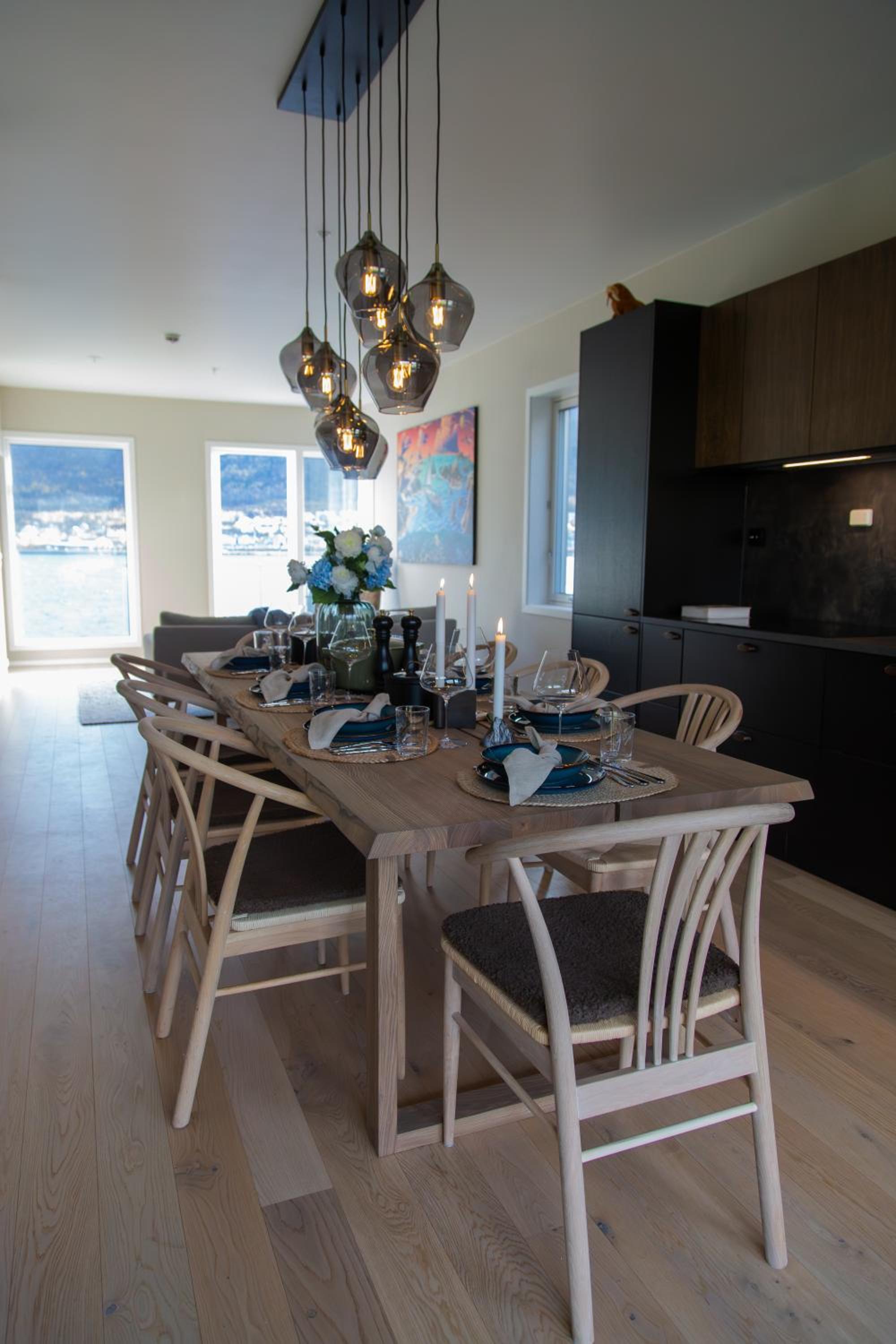 Chalet Arctica - Sea Front, Central and High End view 5