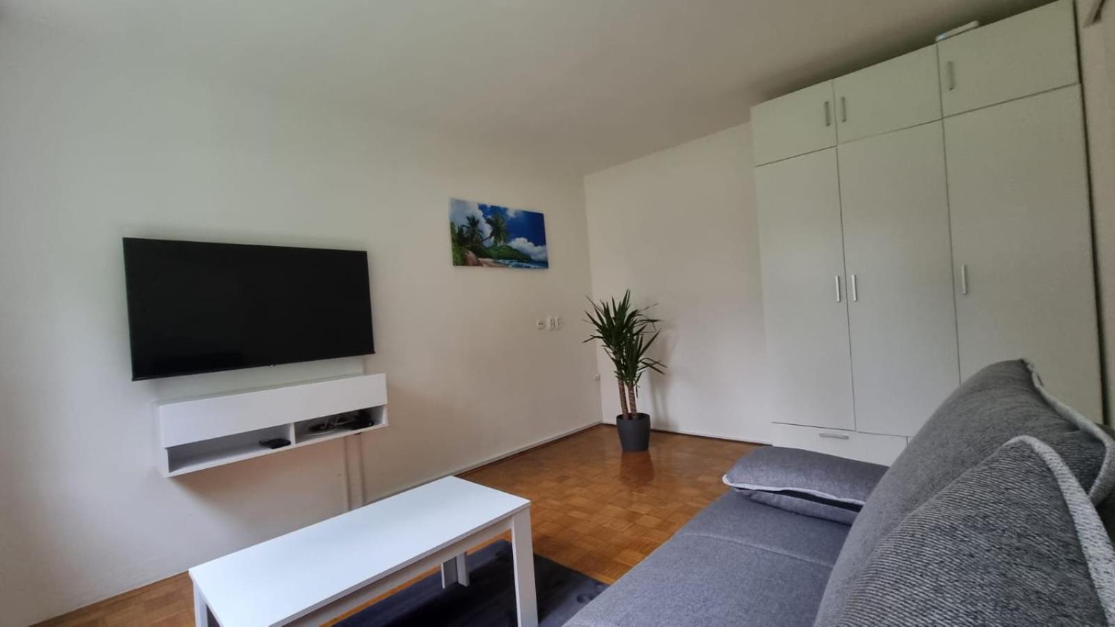 FREE PARKING Apartma Aurora view 2