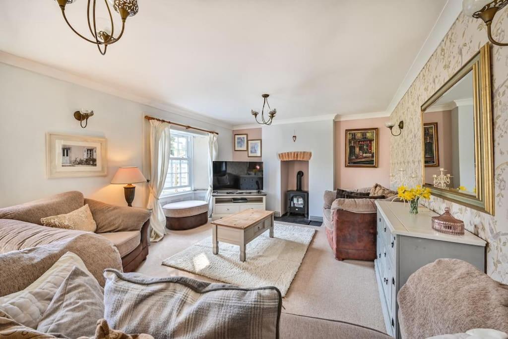 Superb Old Farmhouse near the Beach with Large Hot Tub , Access to Swimming Pool, Free Animal Feeding ,Free Pony Rides and Free Tractor Rides view 3