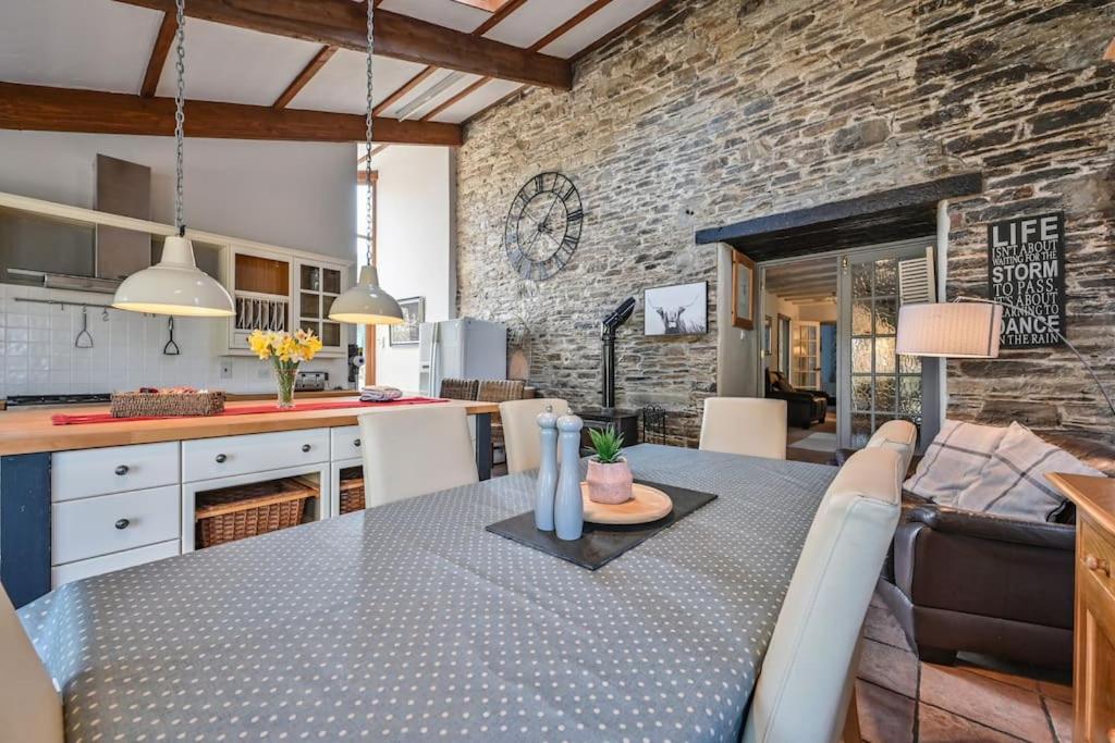 Superb Old Farmhouse near the Beach with Large Hot Tub , Access to Swimming Pool, Free Animal Feeding ,Free Pony Rides and Free Tractor Rides view 5
