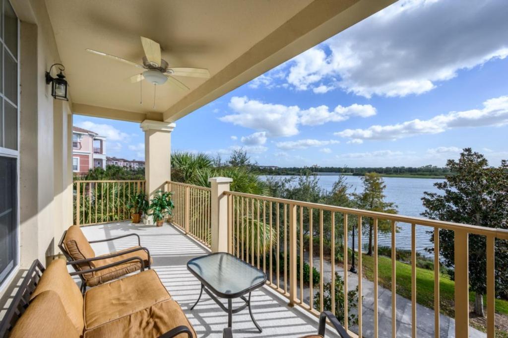 Epic Universe Vista Cay Lakeview Condo - 1019