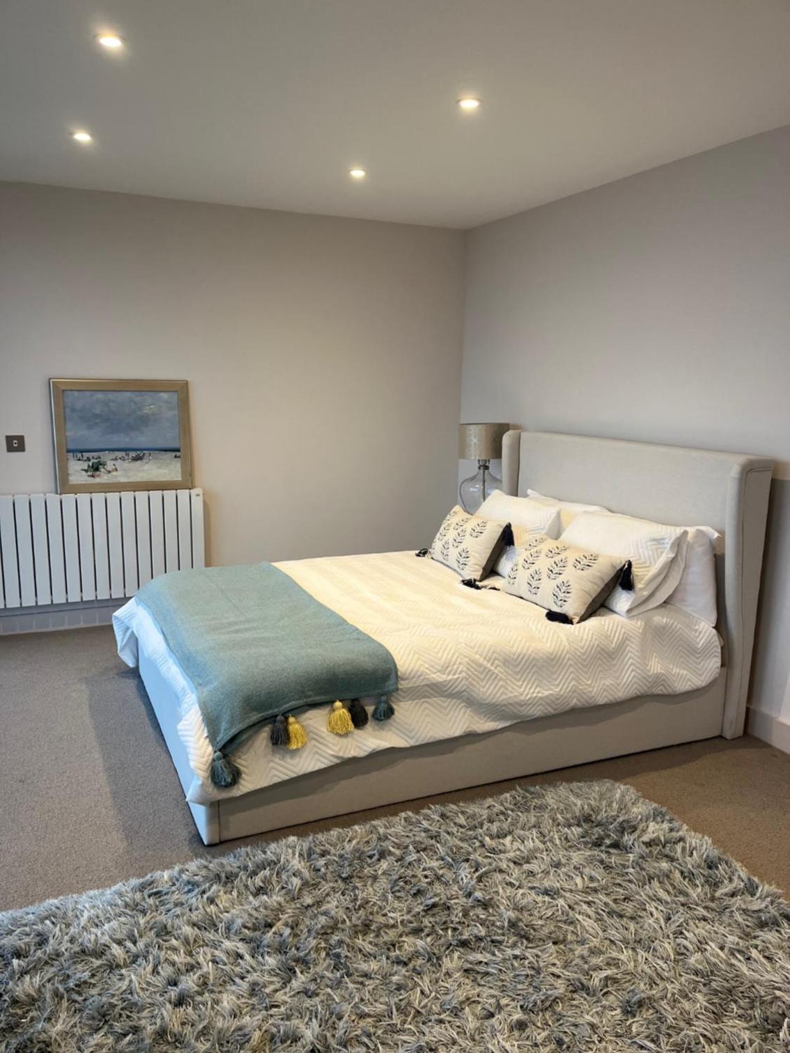 Glamorous 4 Bedroom Seaside Home