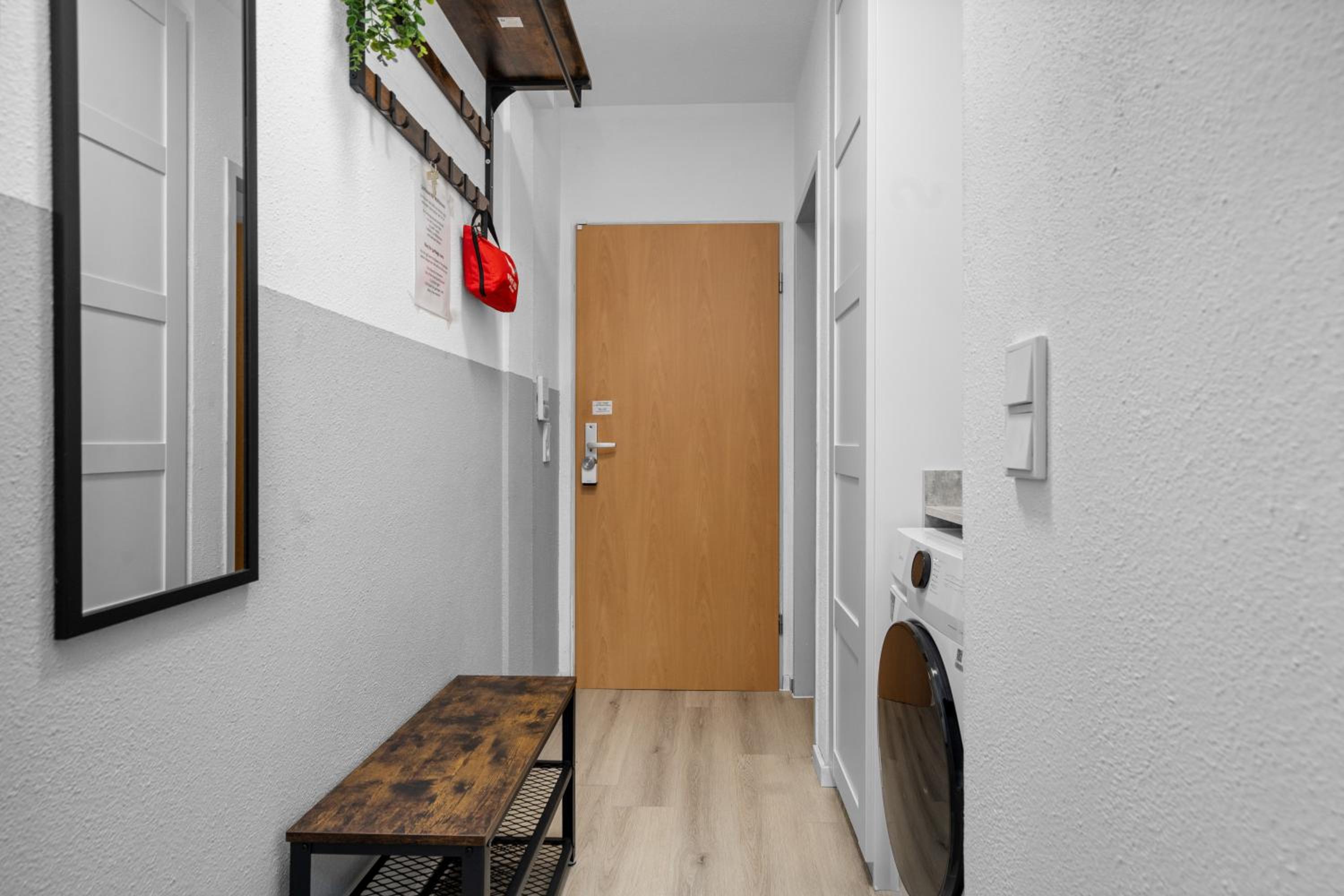 Messe, Monteure, Budget - Einfache komfortable 2 Personen Wohnung (22qm) mit Vollausstattung (WLAN 250 Mbit, TV 55 Zoll m. Netflix) - Hochwertige Küche und