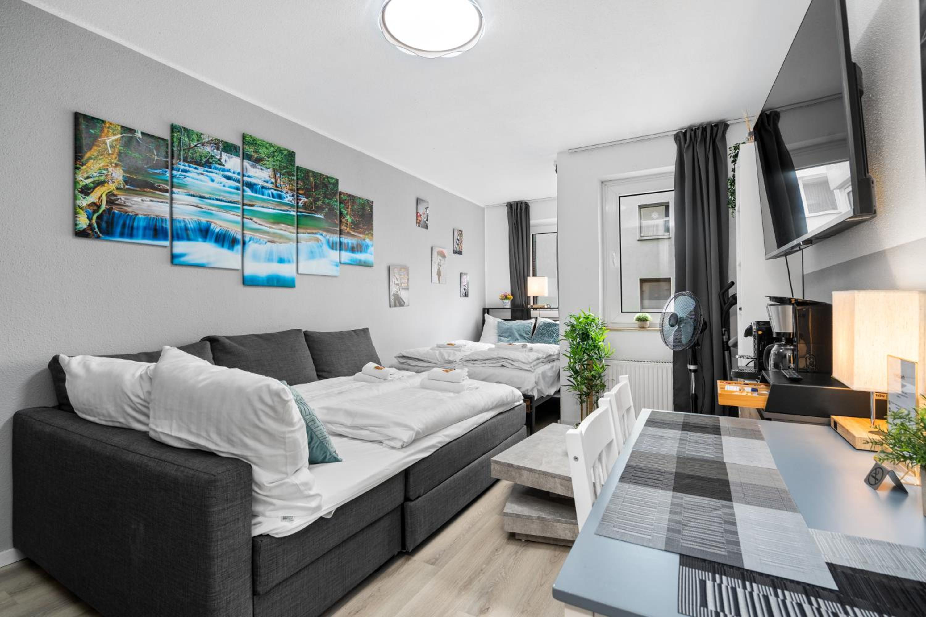 Messe, Monteure, Budget - Einfache komfortable 2 Personen Wohnung (22qm) mit Vollausstattung (WLAN 250 Mbit, TV 55 Zoll m. Netflix) - Hochwertige Küche und