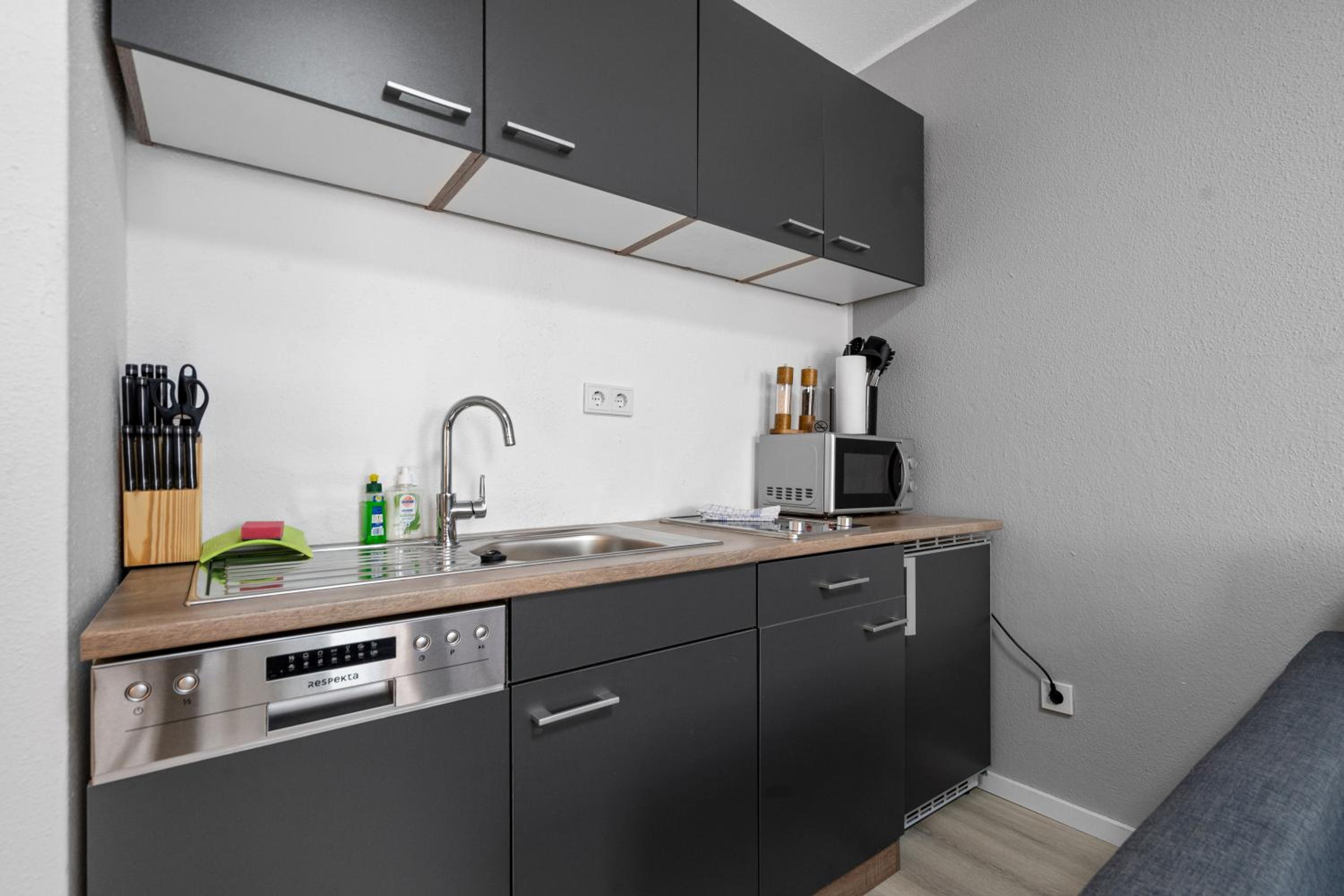 Messe, Monteure, Budget - Einfache komfortable 2 Personen Wohnung (22qm) mit Vollausstattung (WLAN 250 Mbit, TV 55 Zoll m. Netflix) - Hochwertige Küche und