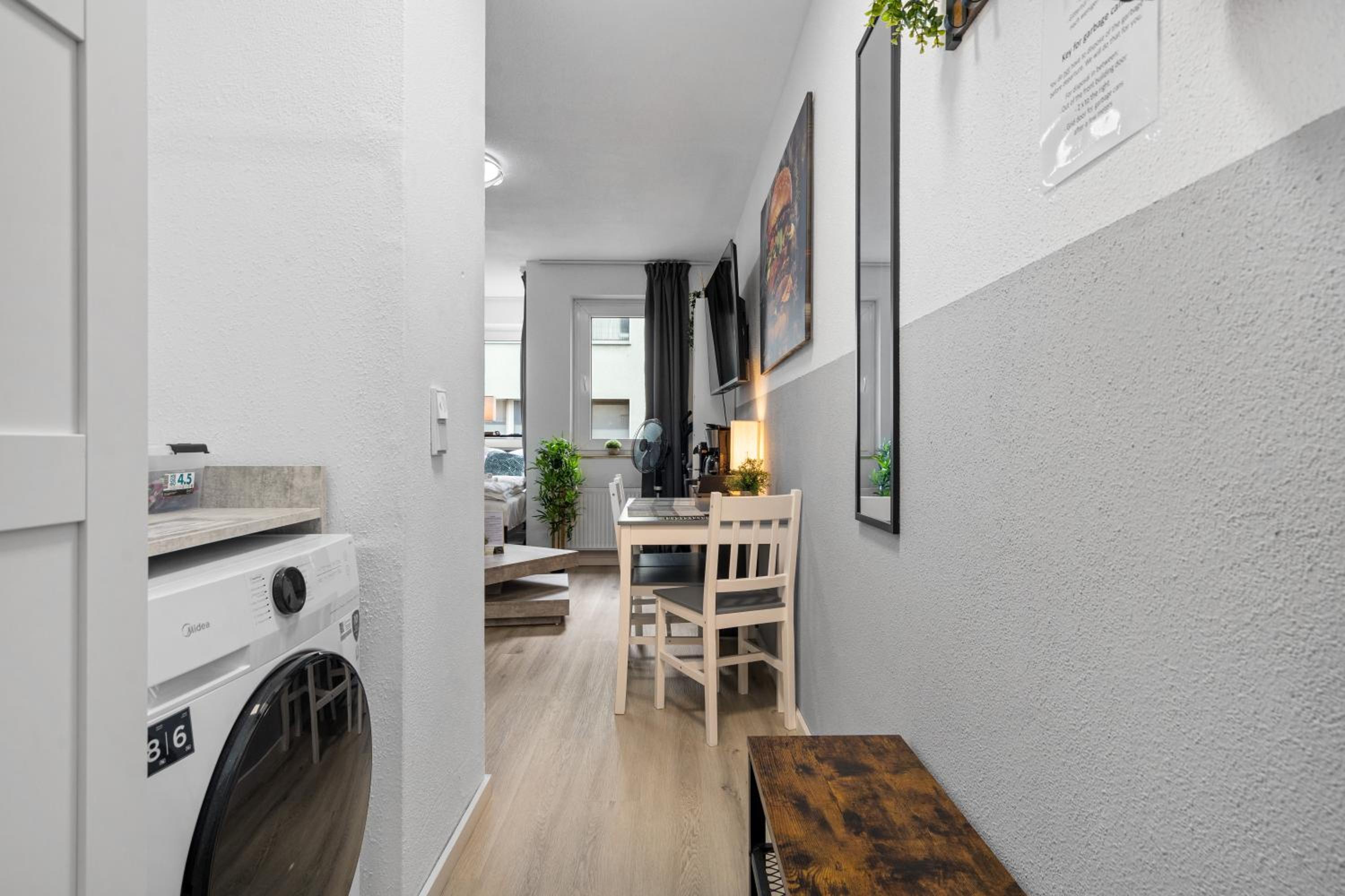 Messe, Monteure, Budget - Einfache komfortable 2 Personen Wohnung (22qm) mit Vollausstattung (WLAN 250 Mbit, TV 55 Zoll m. Netflix) - Hochwertige Küche und