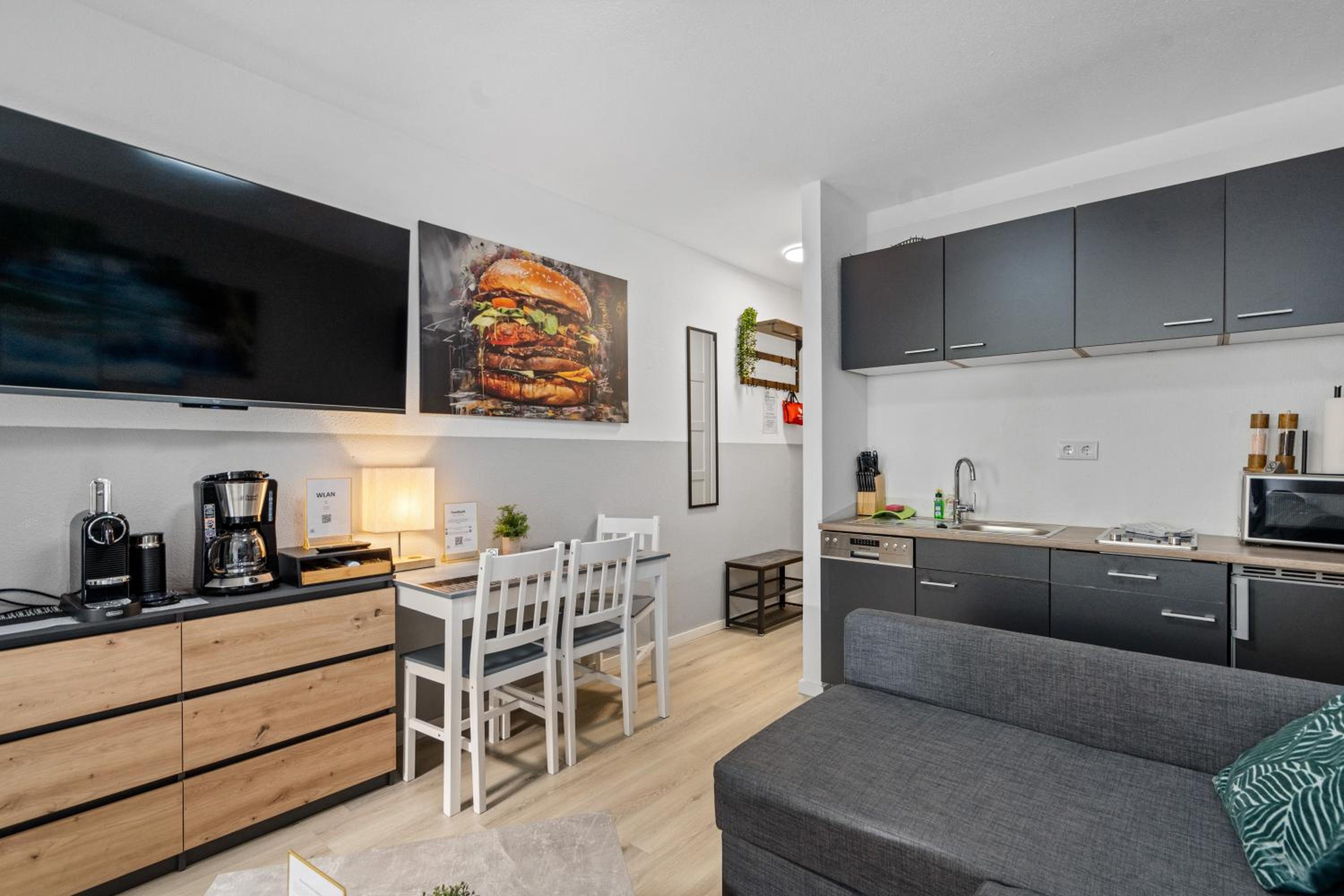 Messe, Monteure, Budget - Einfache komfortable 2 Personen Wohnung (22qm) mit Vollausstattung (WLAN 250 Mbit, TV 55 Zoll m. Netflix) - Hochwertige Küche und