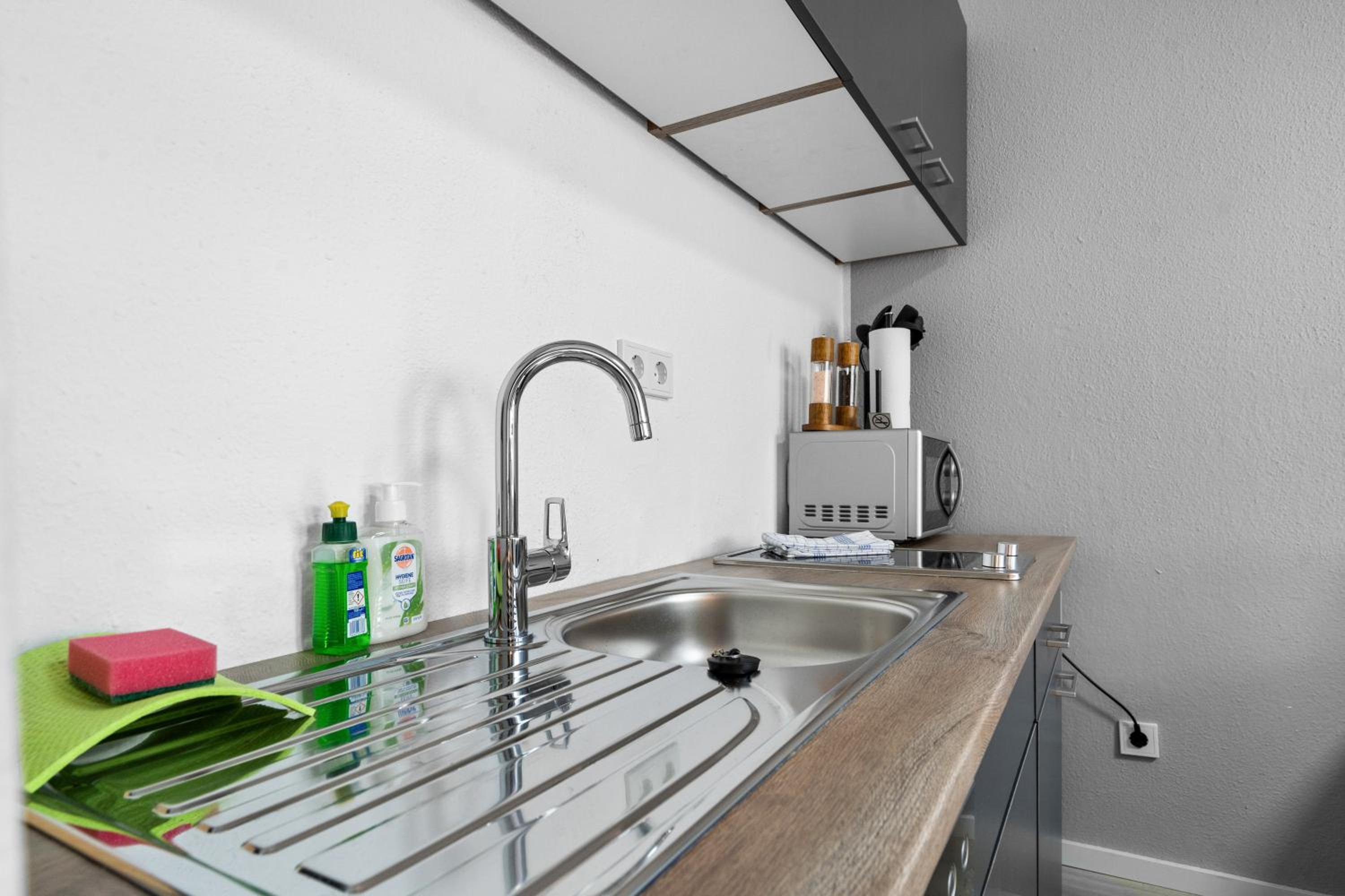 Messe, Monteure, Budget - Einfache komfortable 2 Personen Wohnung (22qm) mit Vollausstattung (WLAN 250 Mbit, TV 55 Zoll m. Netflix) - Hochwertige Küche und