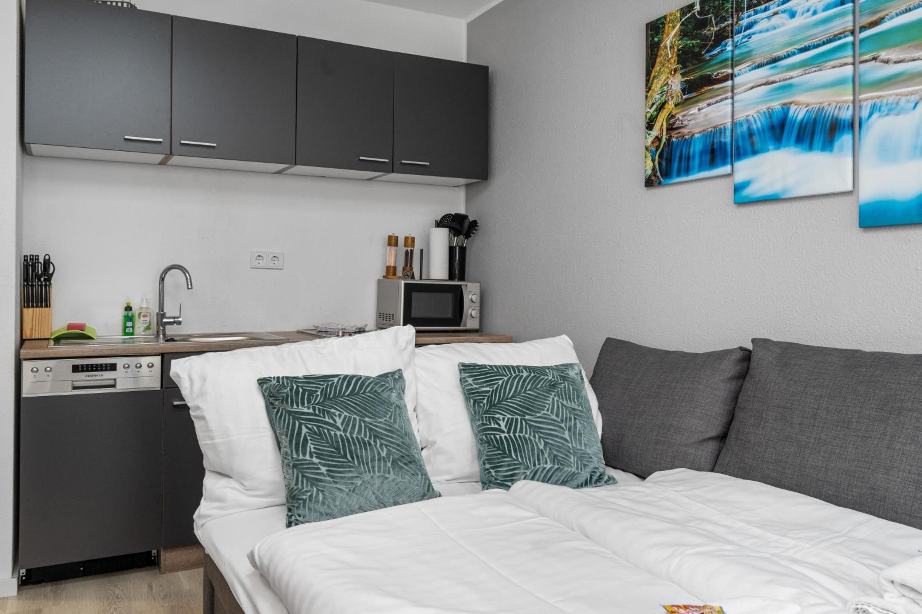 Messe, Monteure, Budget - Einfache komfortable 2 Personen Wohnung (22qm) mit Vollausstattung (WLAN 250 Mbit, TV 55 Zoll m. Netflix) - Hochwertige Küche und