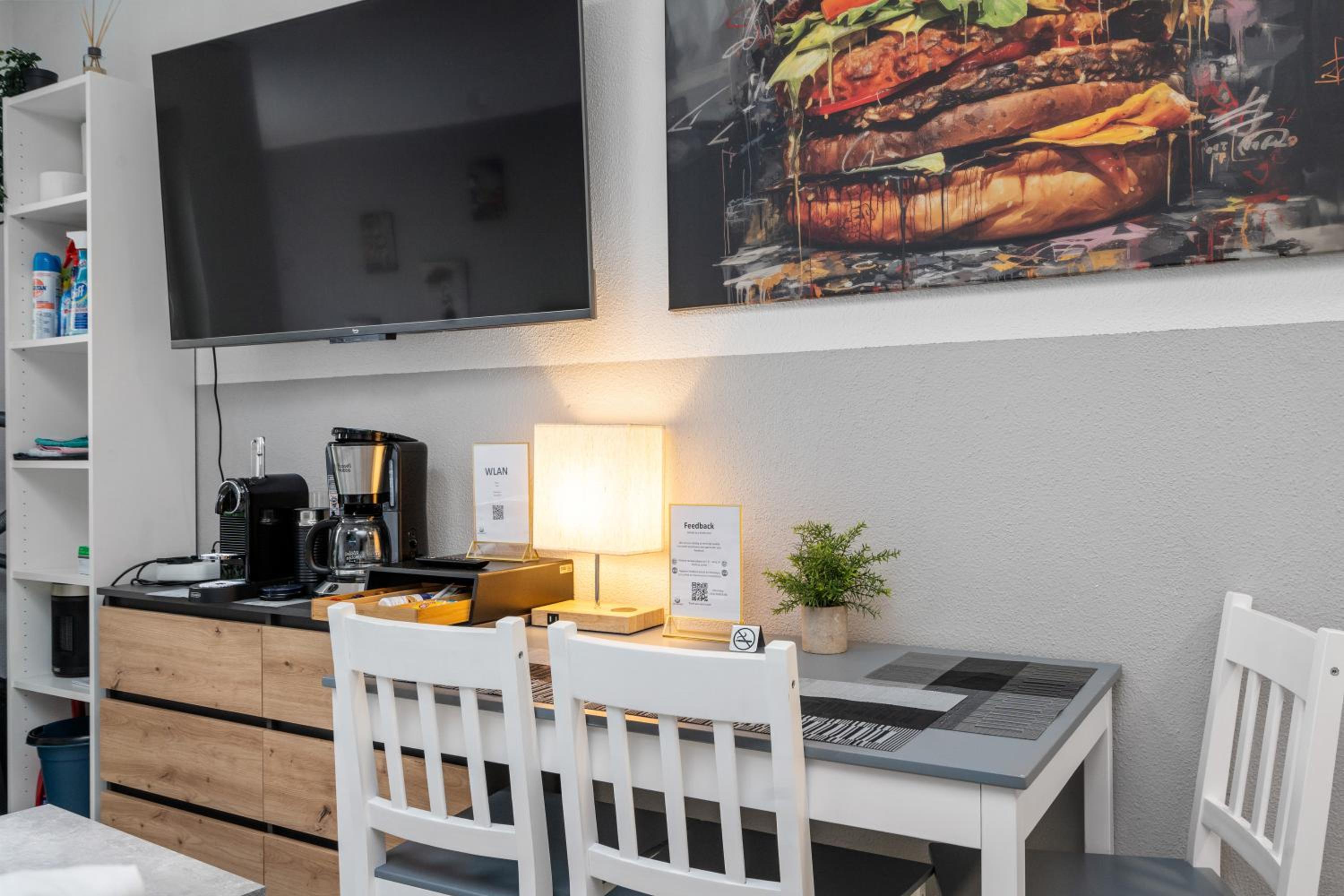 Messe, Monteure, Budget - Einfache komfortable 2 Personen Wohnung (22qm) mit Vollausstattung (WLAN 250 Mbit, TV 55 Zoll m. Netflix) - Hochwertige Küche und