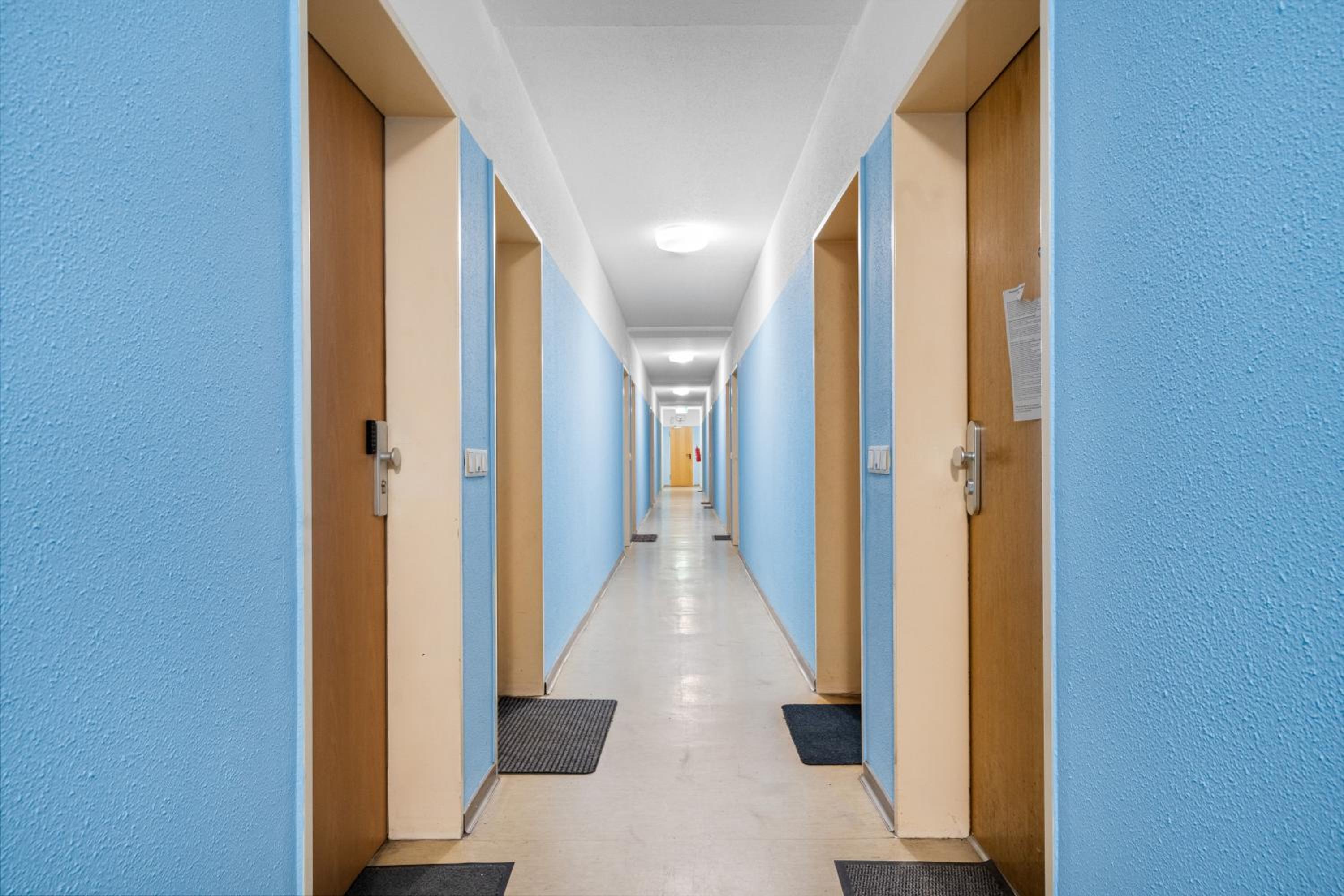 Messe, Monteure, Budget - Einfache komfortable 2 Personen Wohnung (22qm) mit Vollausstattung (WLAN 250 Mbit, TV 55 Zoll m. Netflix) - Hochwertige Küche und