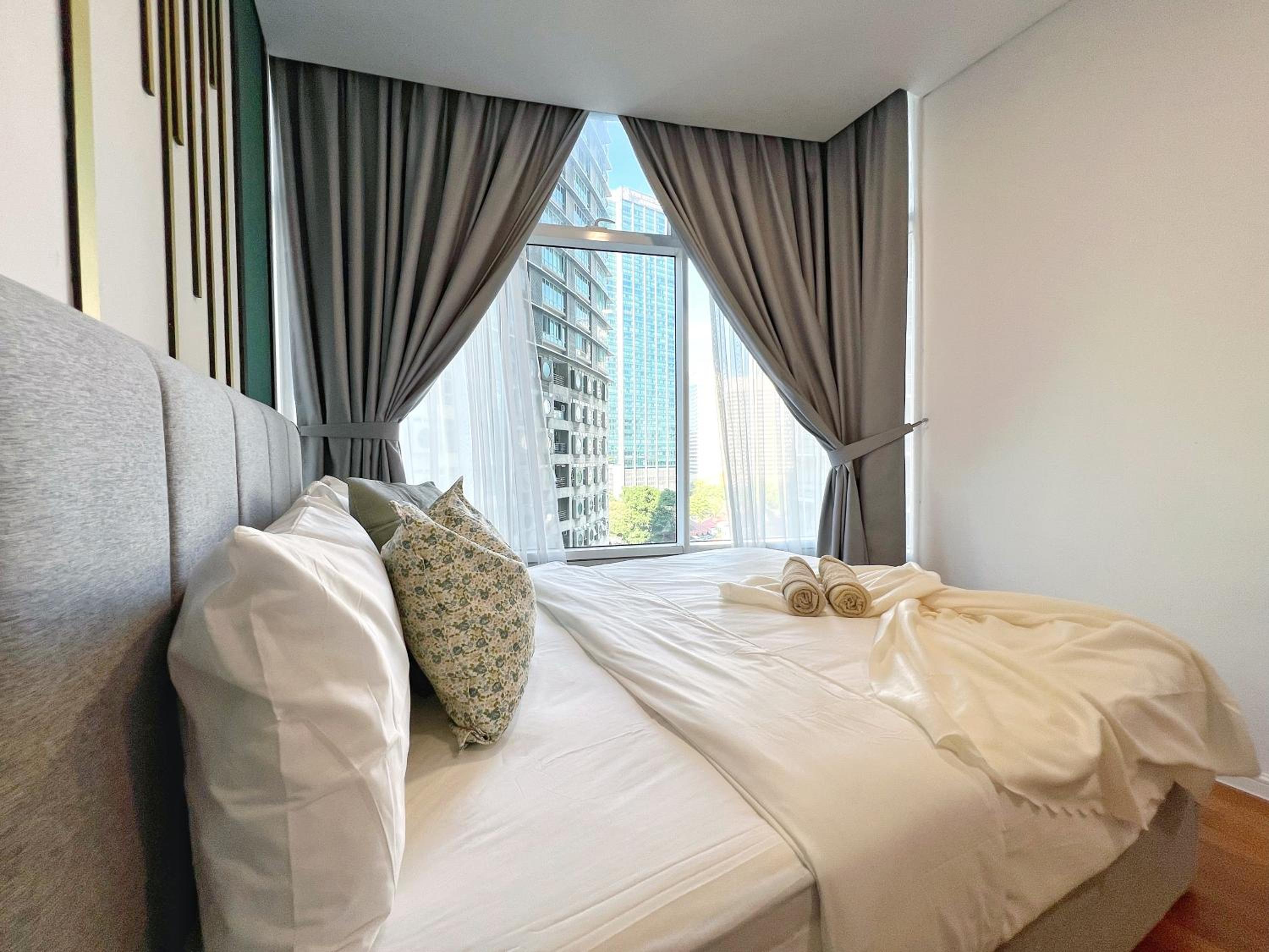 Sky Suites Dreamy 3BR Suite at KLCC