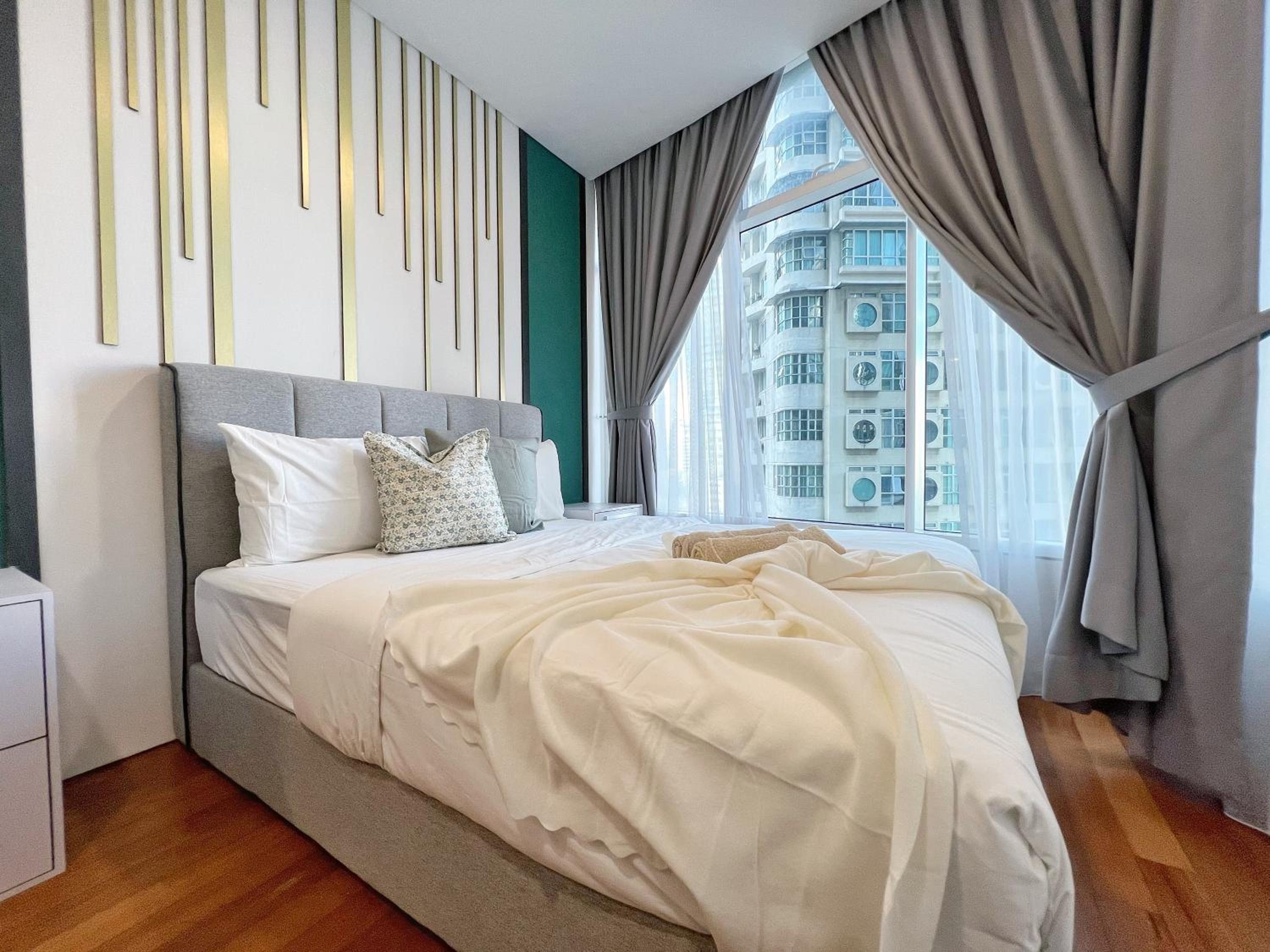 Sky Suites Dreamy 3BR Suite at KLCC