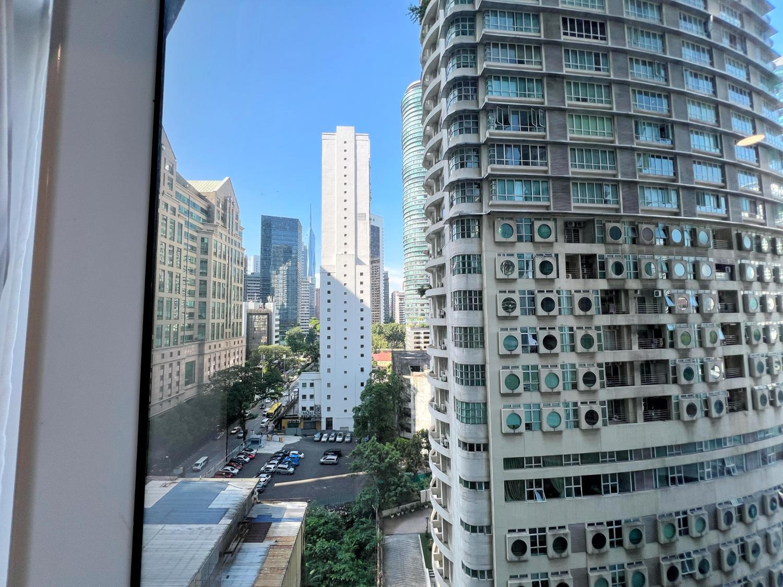 Sky Suites Dreamy 3BR Suite at KLCC