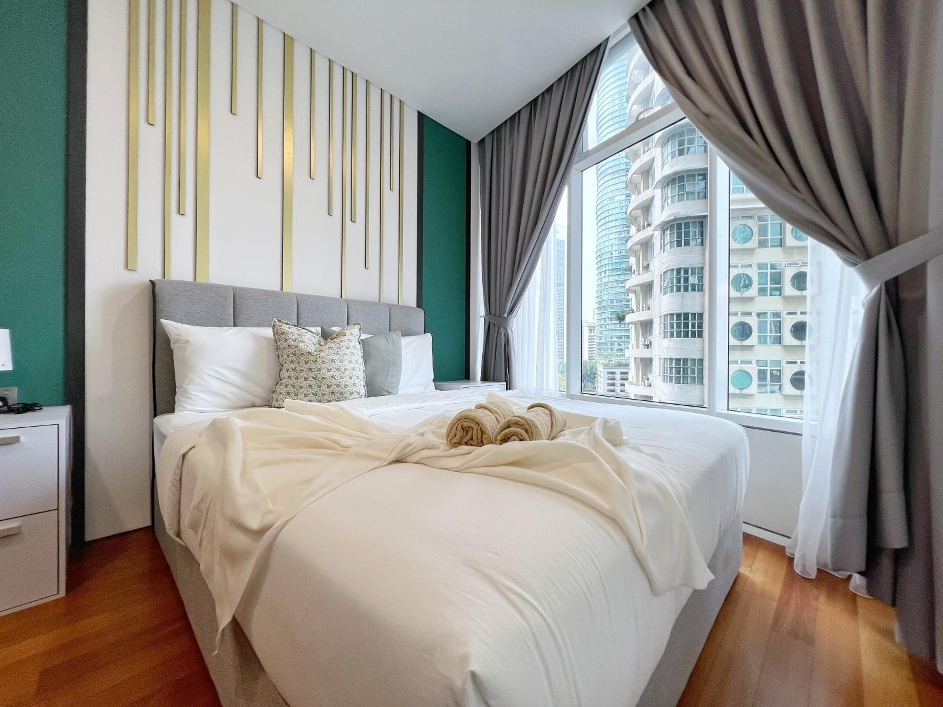 Sky Suites Dreamy 3BR Suite at KLCC