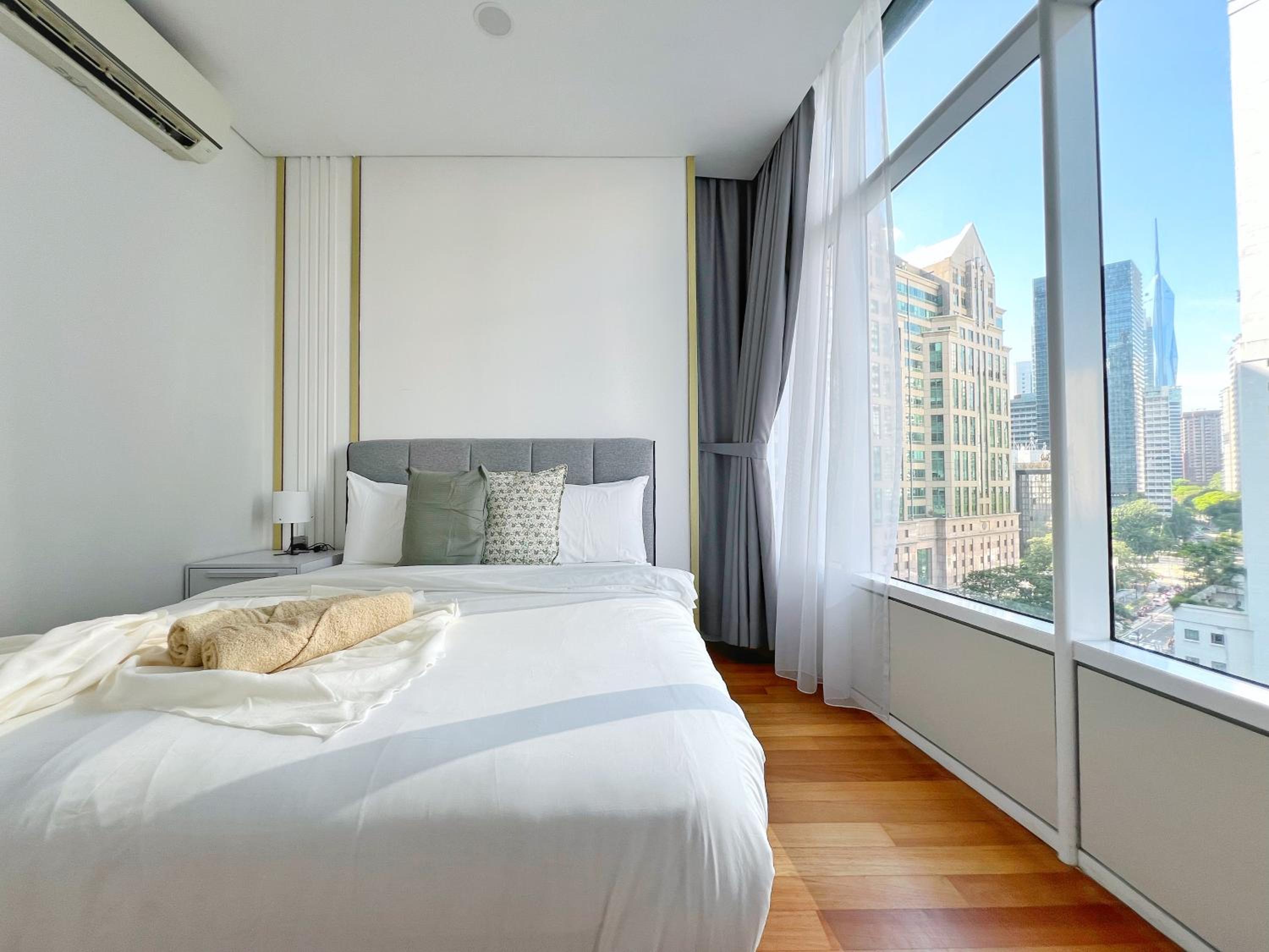 Sky Suites Dreamy 3BR Suite at KLCC