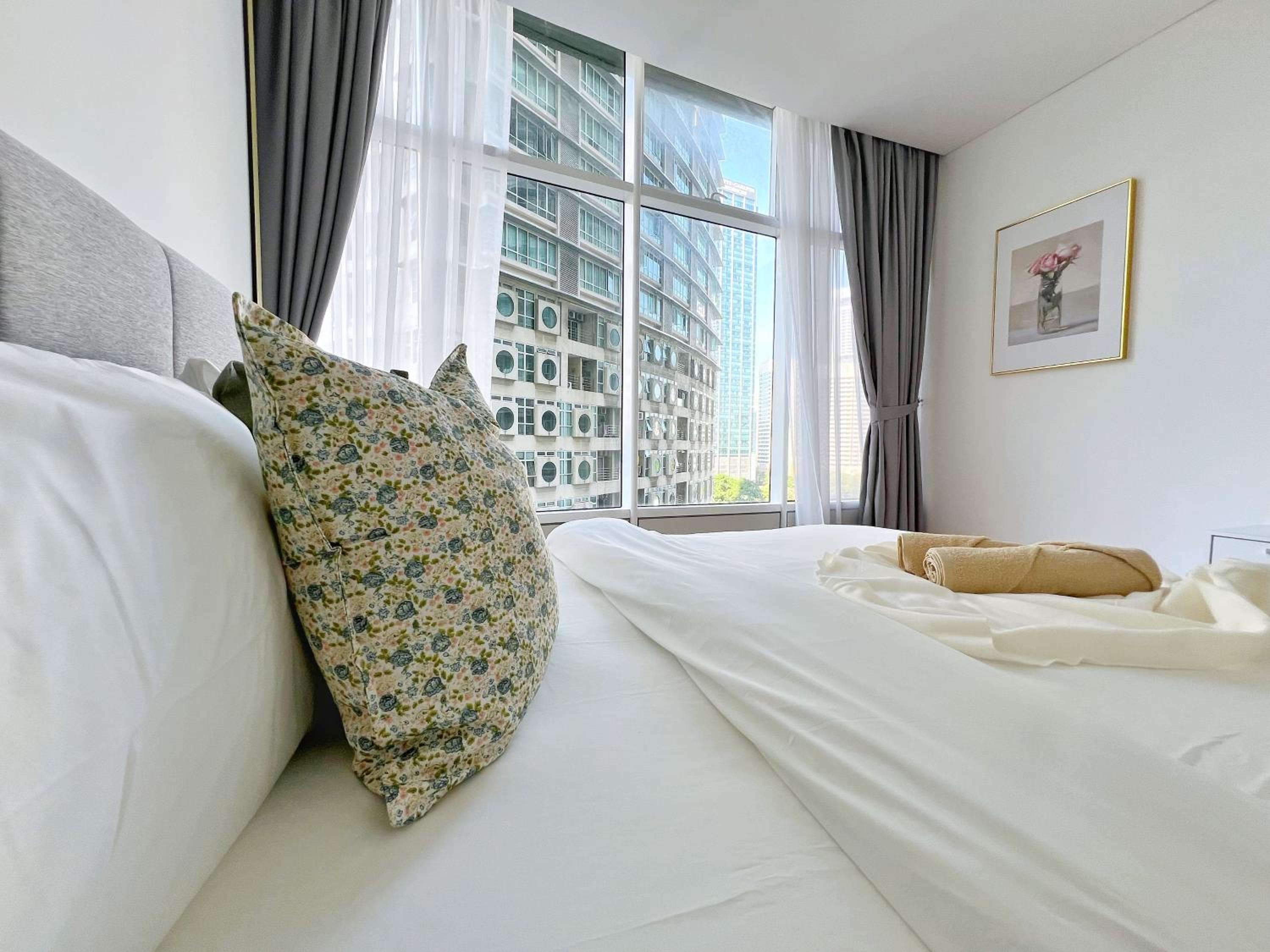 Sky Suites Dreamy 3BR Suite at KLCC