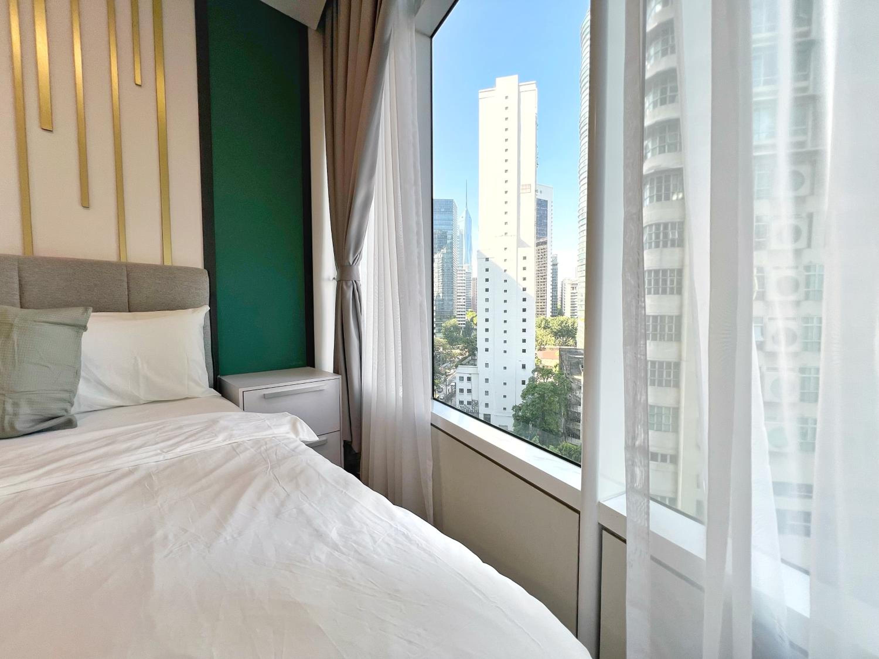 Sky Suites Dreamy 3BR Suite at KLCC