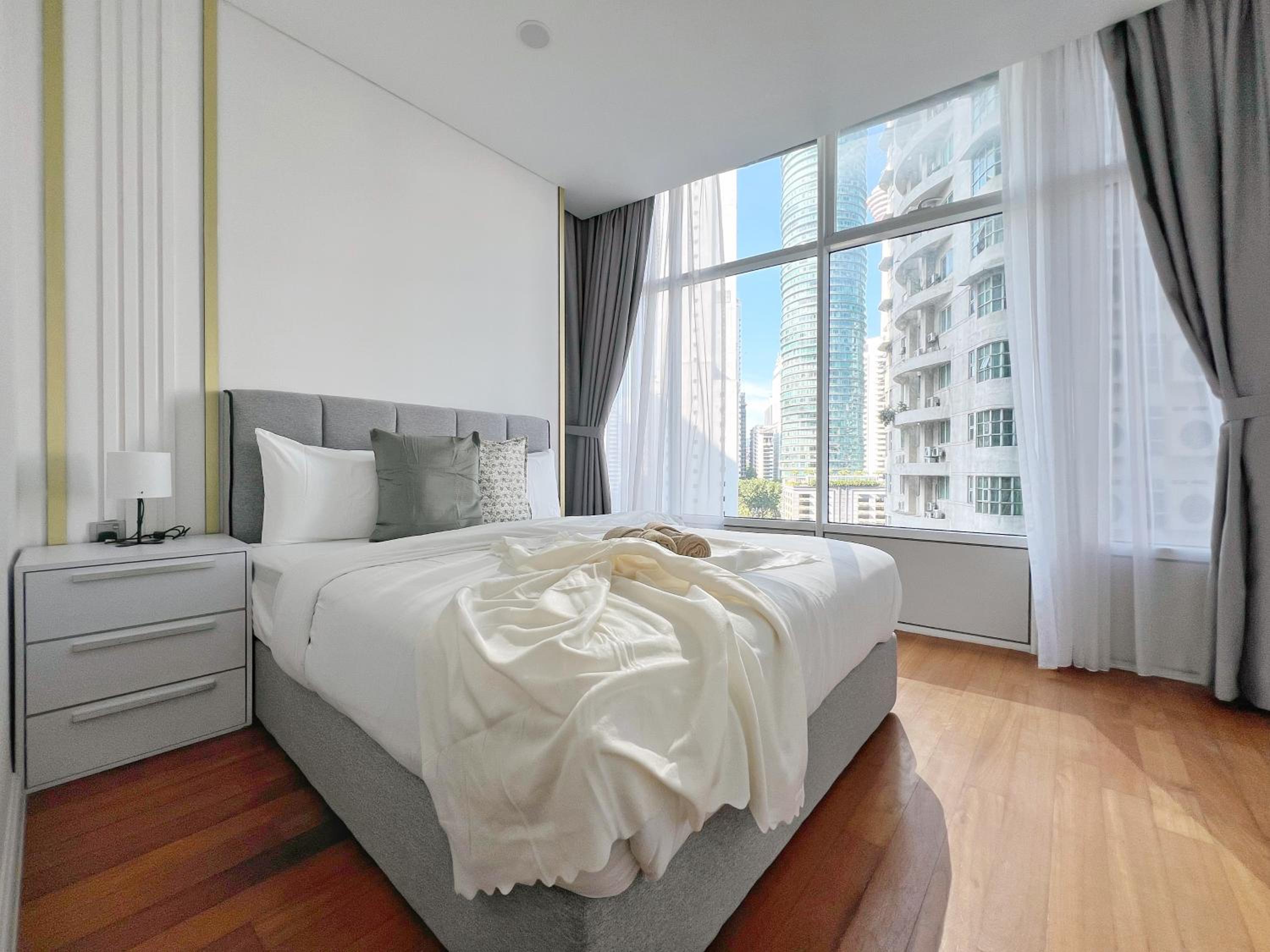 Sky Suites Dreamy 3BR Suite at KLCC
