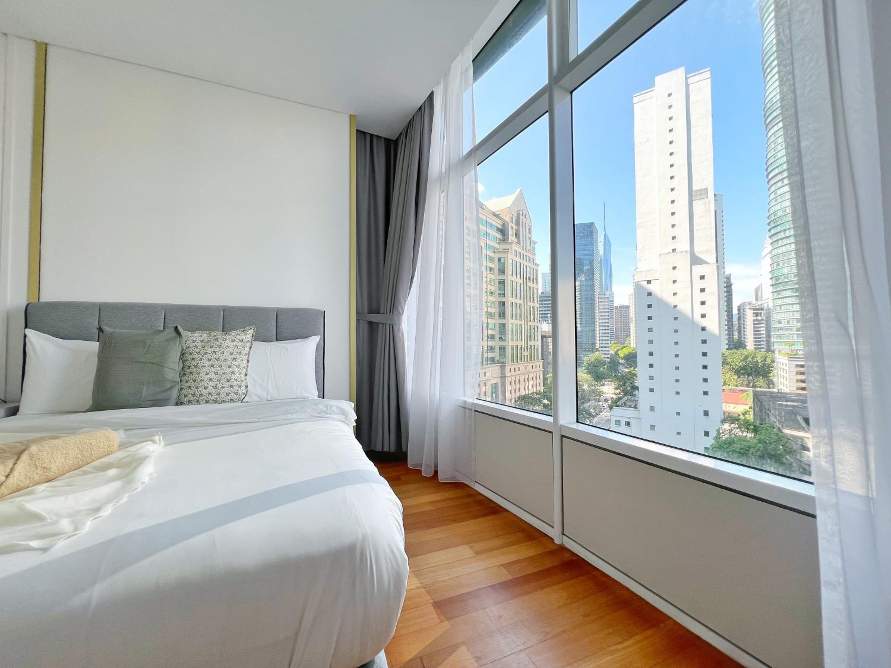 Sky Suites Dreamy 3BR Suite at KLCC