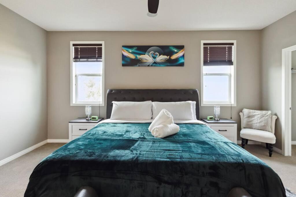 Huge Luxe 3 Kings size beds Chestermere Lake,Snowmobile, Quad
