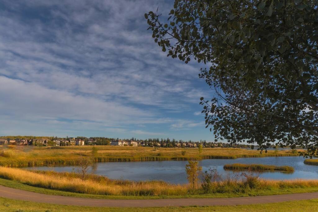 Huge Luxe 3 Kings size beds Chestermere Lake,Snowmobile, Quad