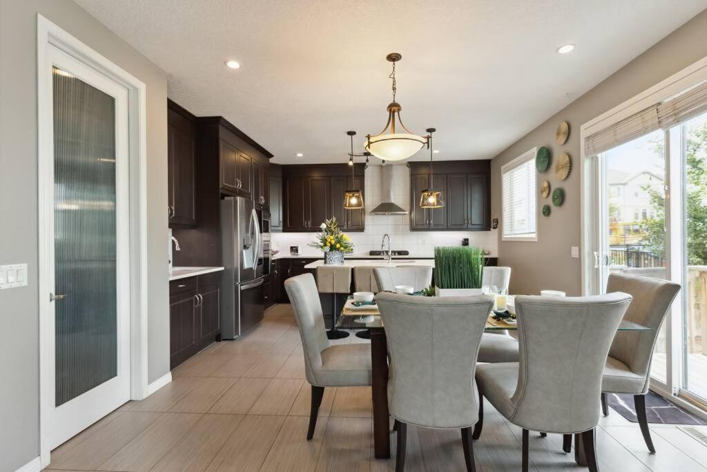 Huge Luxe 3 Kings size beds Chestermere Lake,Snowmobile, Quad