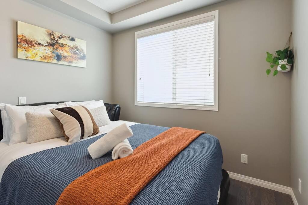 Huge Luxe 3 Kings size beds Chestermere Lake,Snowmobile, Quad